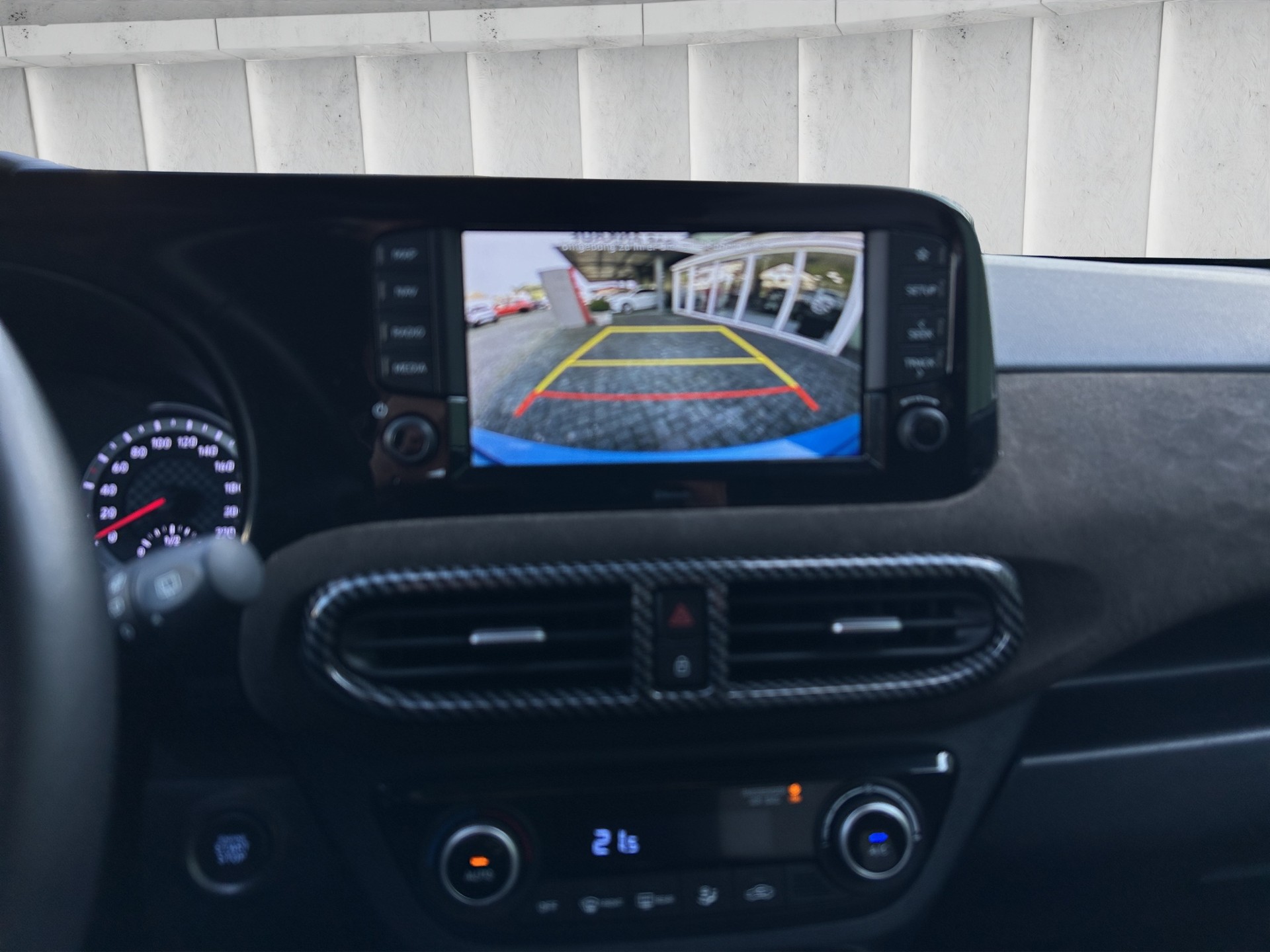 HYUNDAI i10 1.2 Launch Plus Automat-image-13