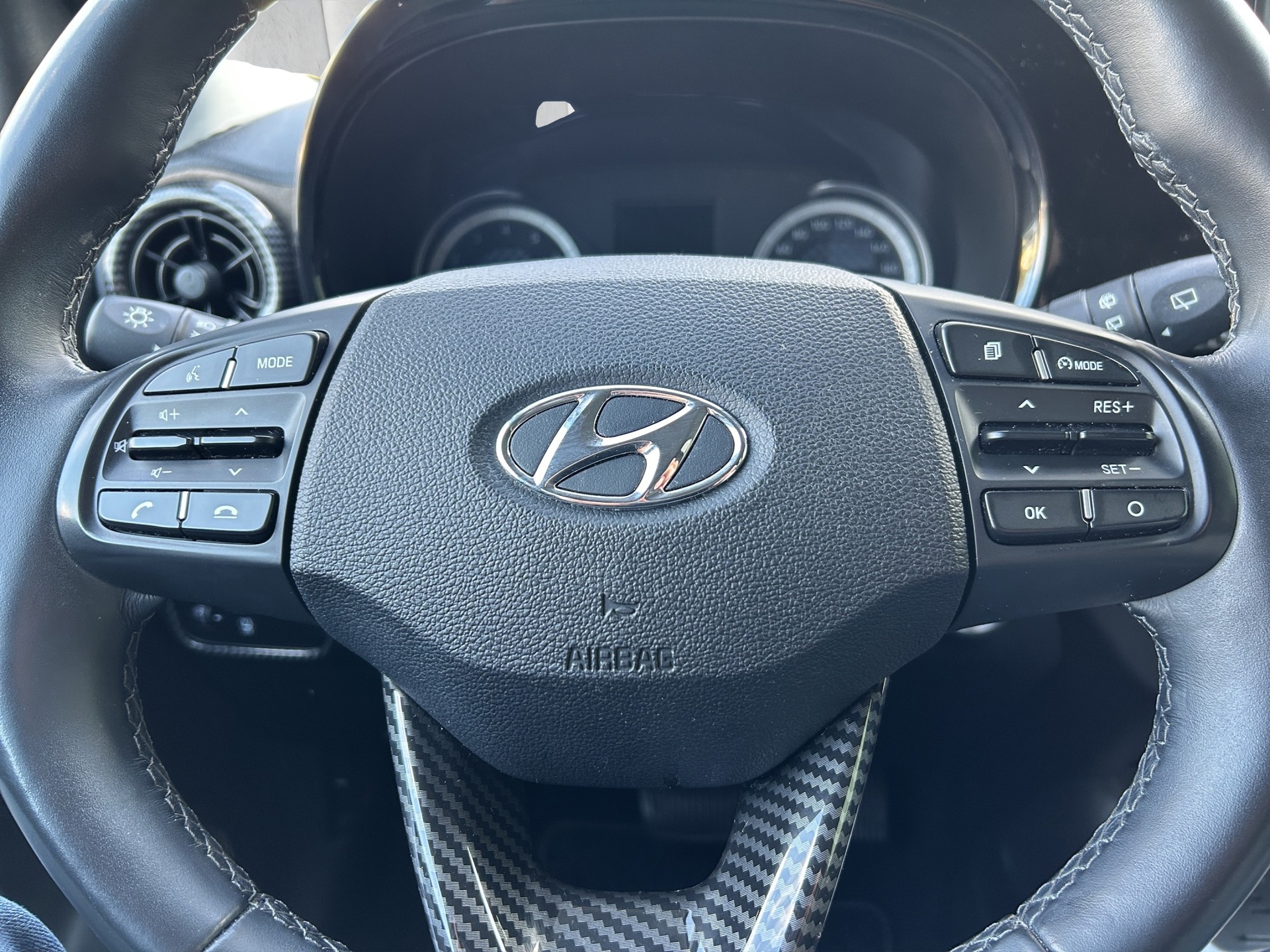 HYUNDAI i10 1.2 Launch Plus Automat-image-11