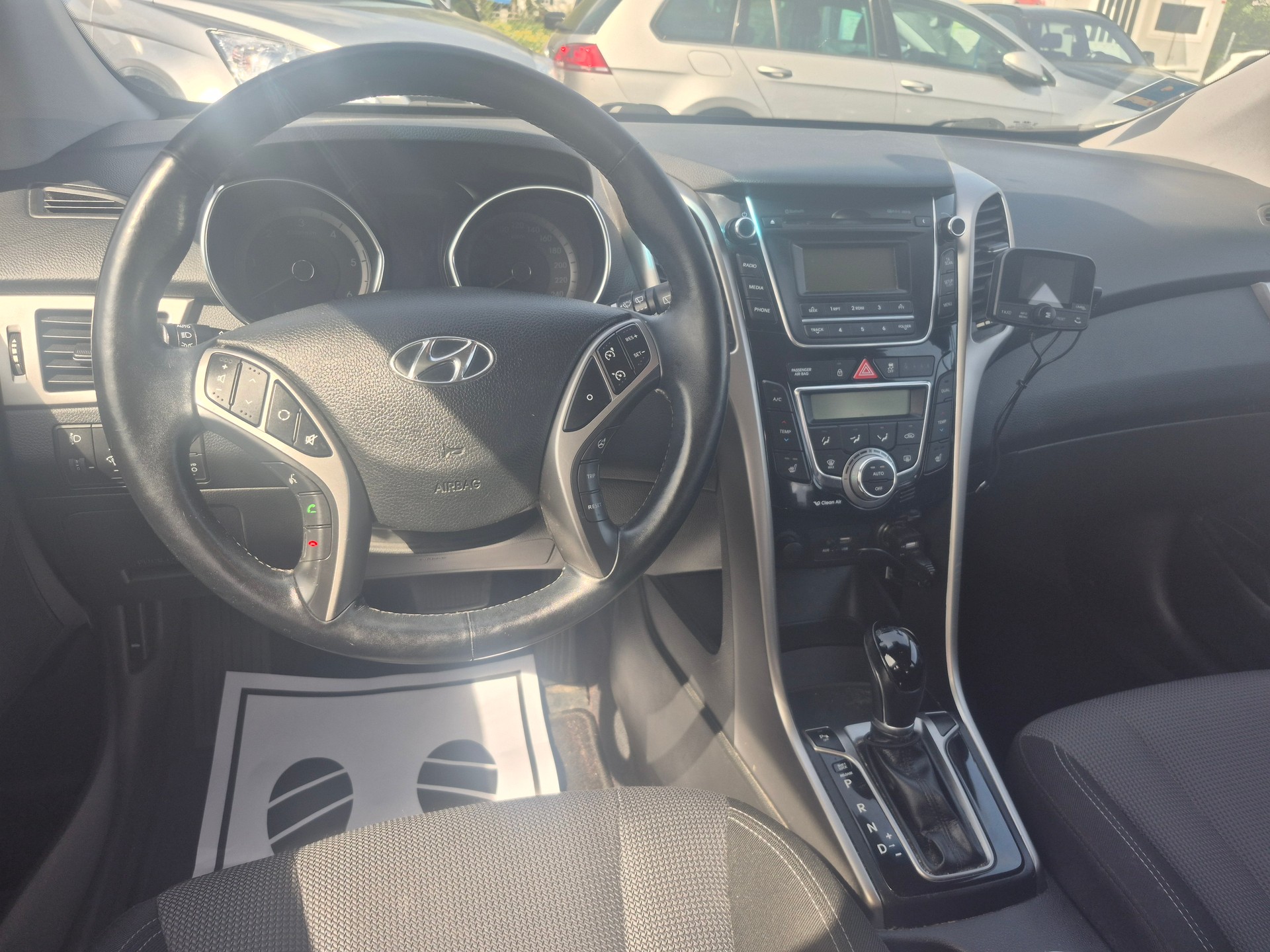 HYUNDAI i30 Wagon 1.6 CRDi Amplia Automatic DCT-image-6