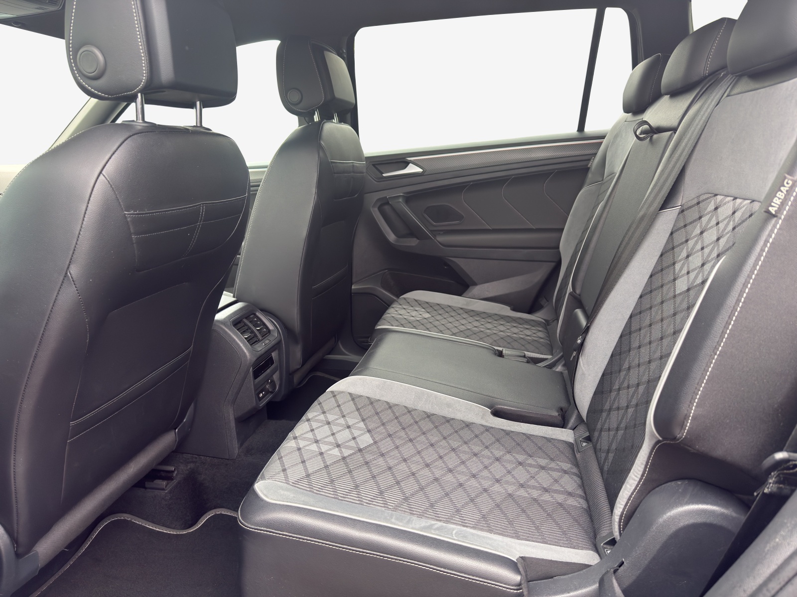 VW Tiguan Allspace 2.0TSI R-Line 4Motion DSG-image-11