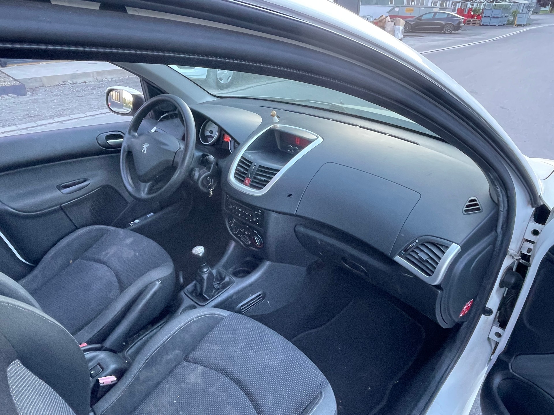 PEUGEOT 206+ 1.4 Trendy-image-10