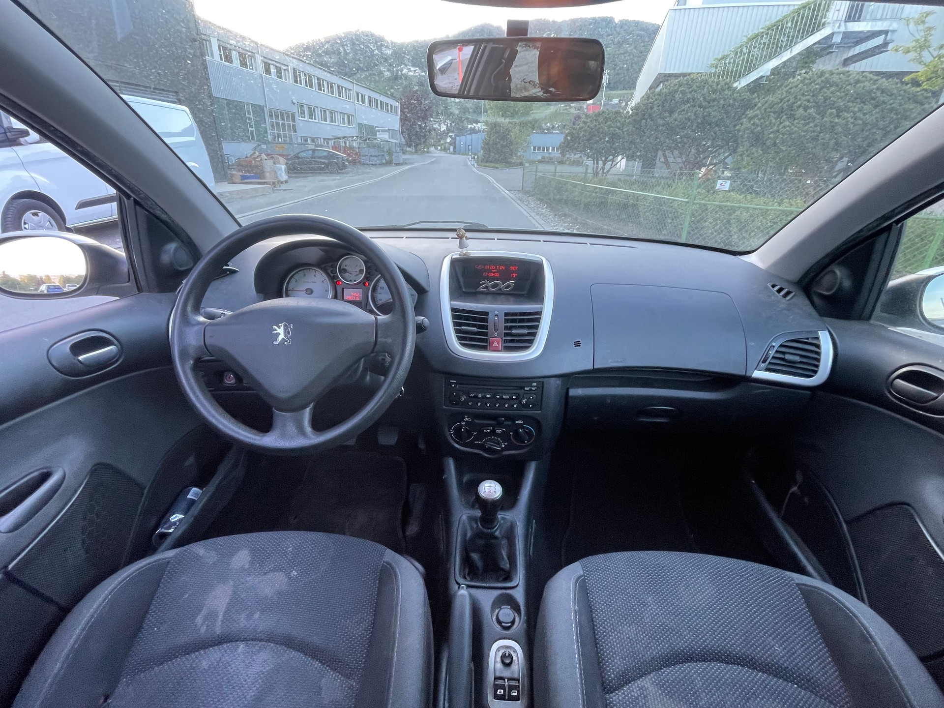 PEUGEOT 206+ 1.4 Trendy-image-9