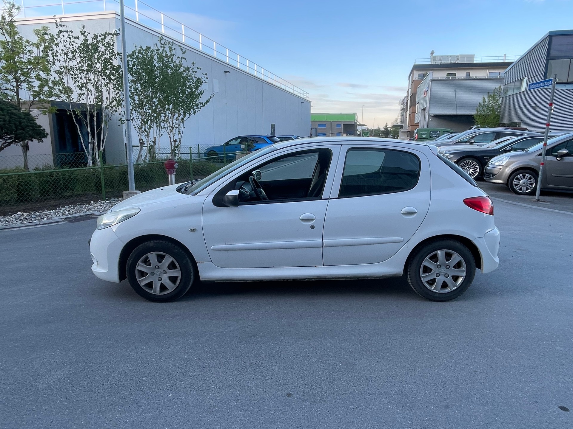 PEUGEOT 206+ 1.4 Trendy-image-6
