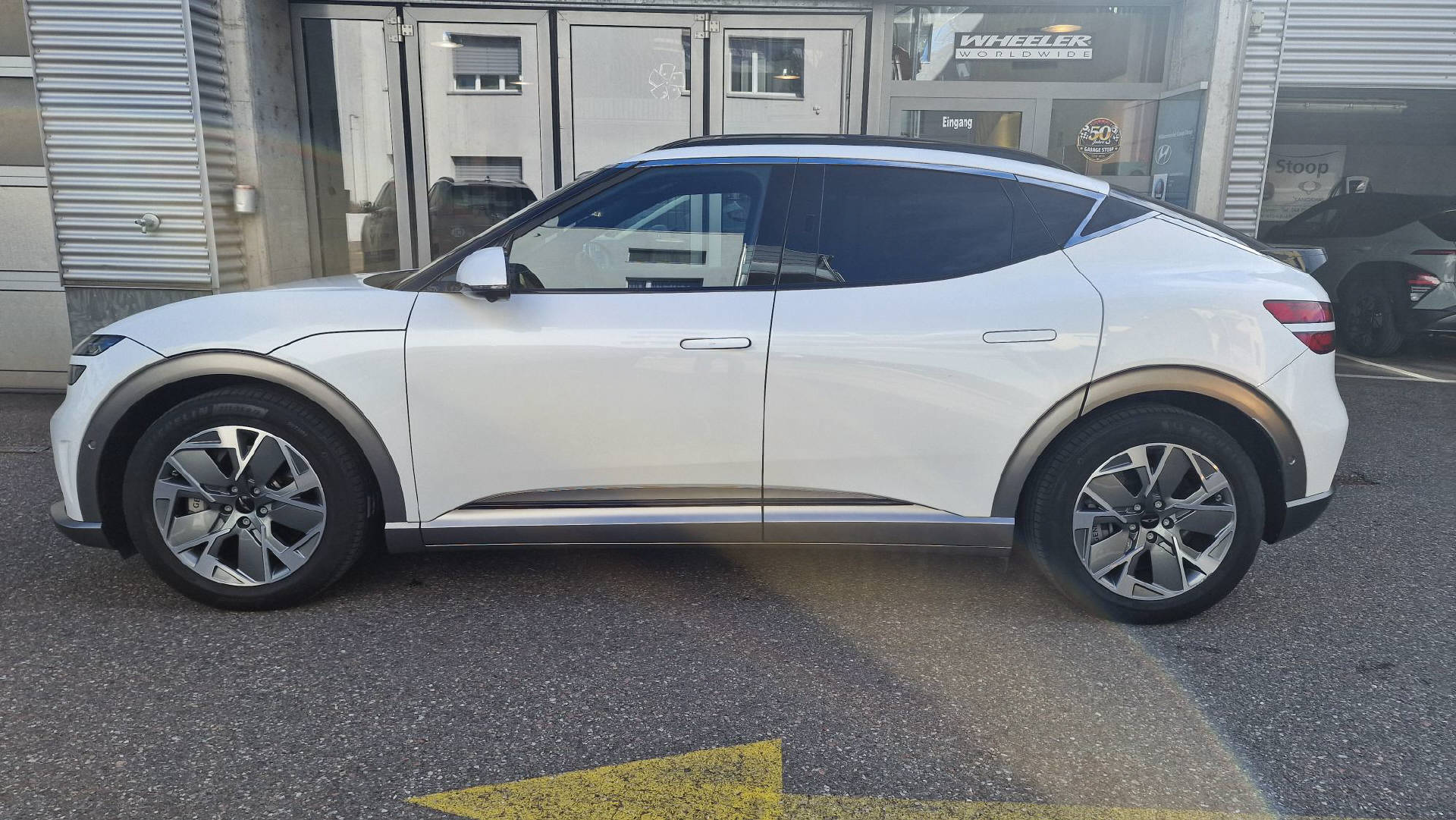 GENESIS GV60 Single Motor Premium-image-1