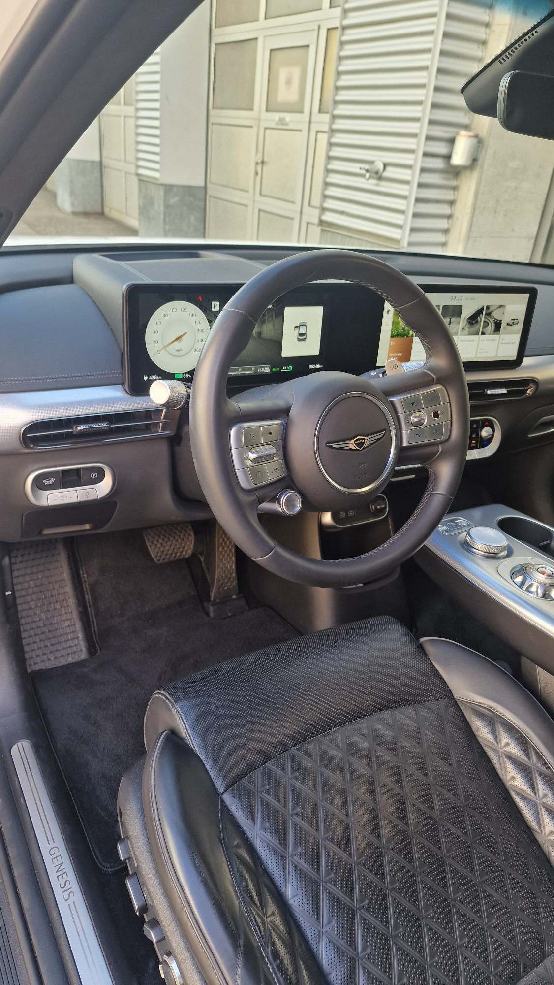 GENESIS GV60 Single Motor Premium-image-10