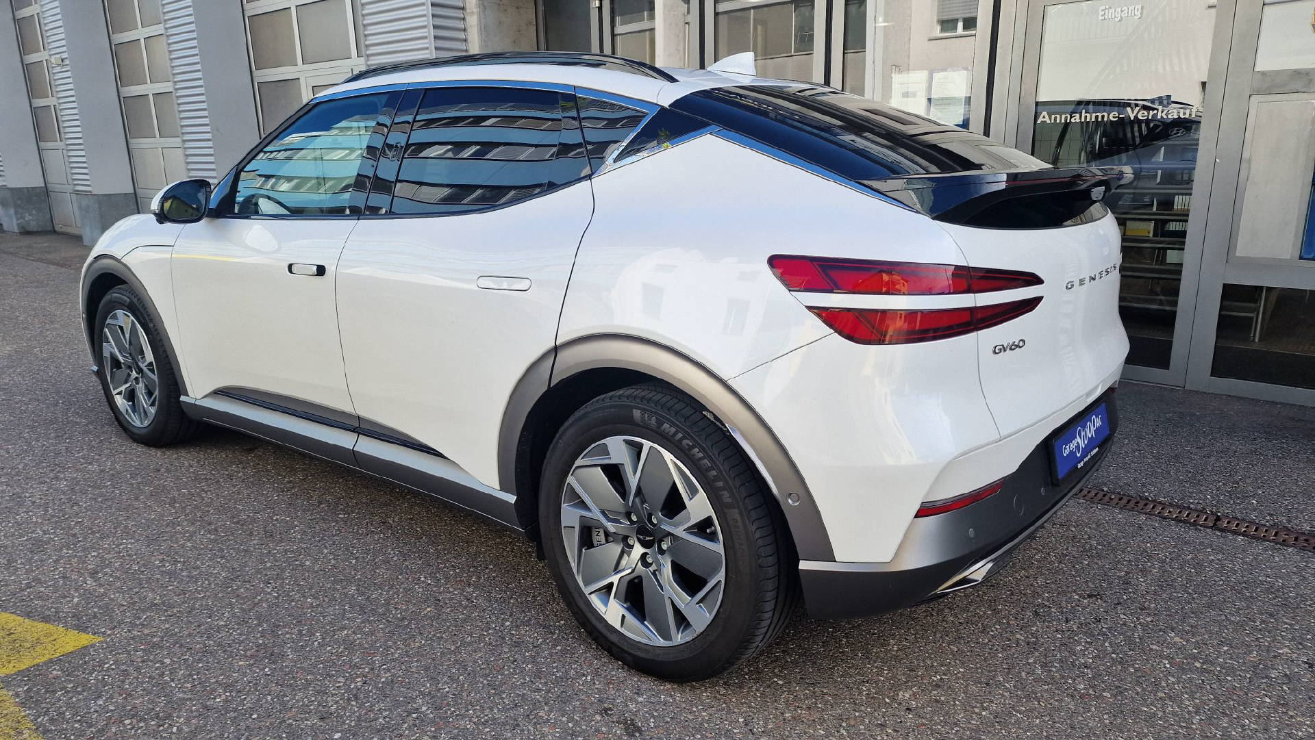 GENESIS GV60 Single Motor Premium-image-2