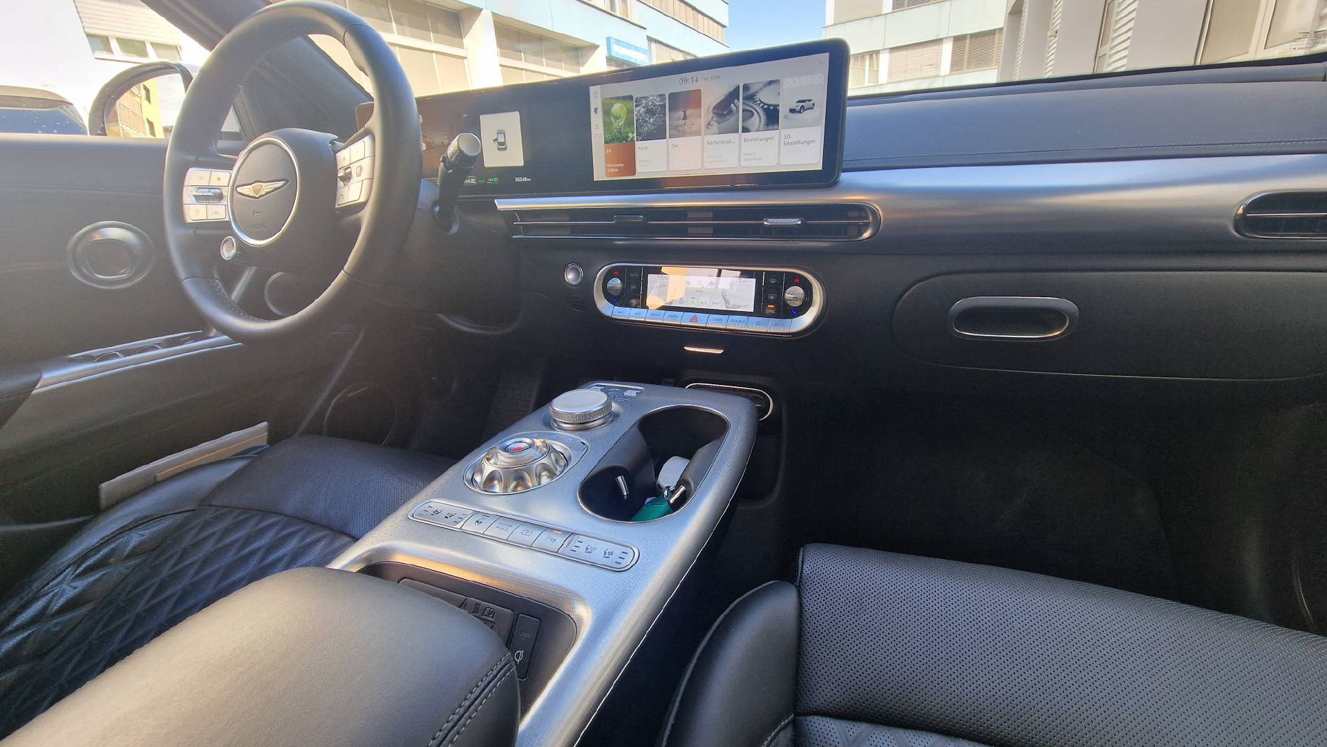GENESIS GV60 Single Motor Premium-image-15