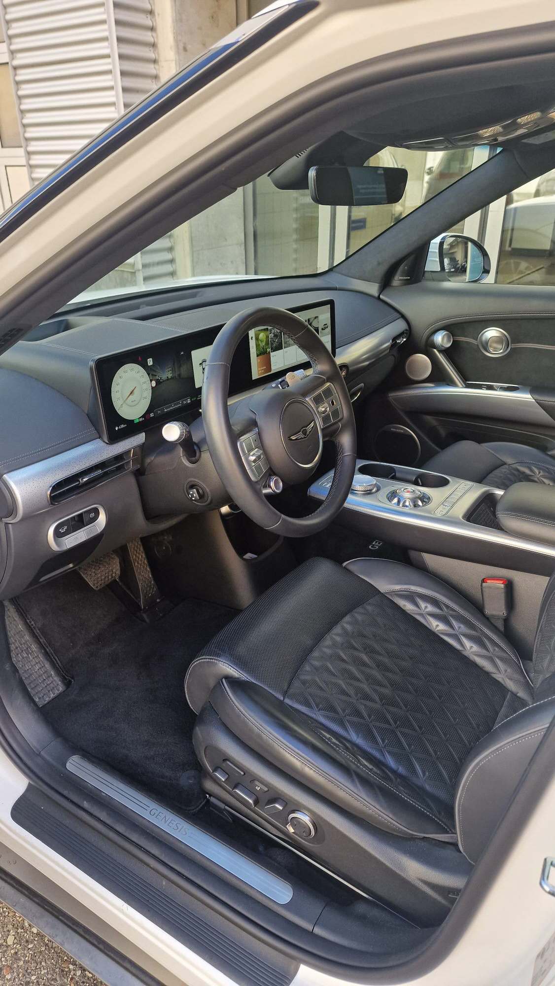 GENESIS GV60 Single Motor Premium-image-8
