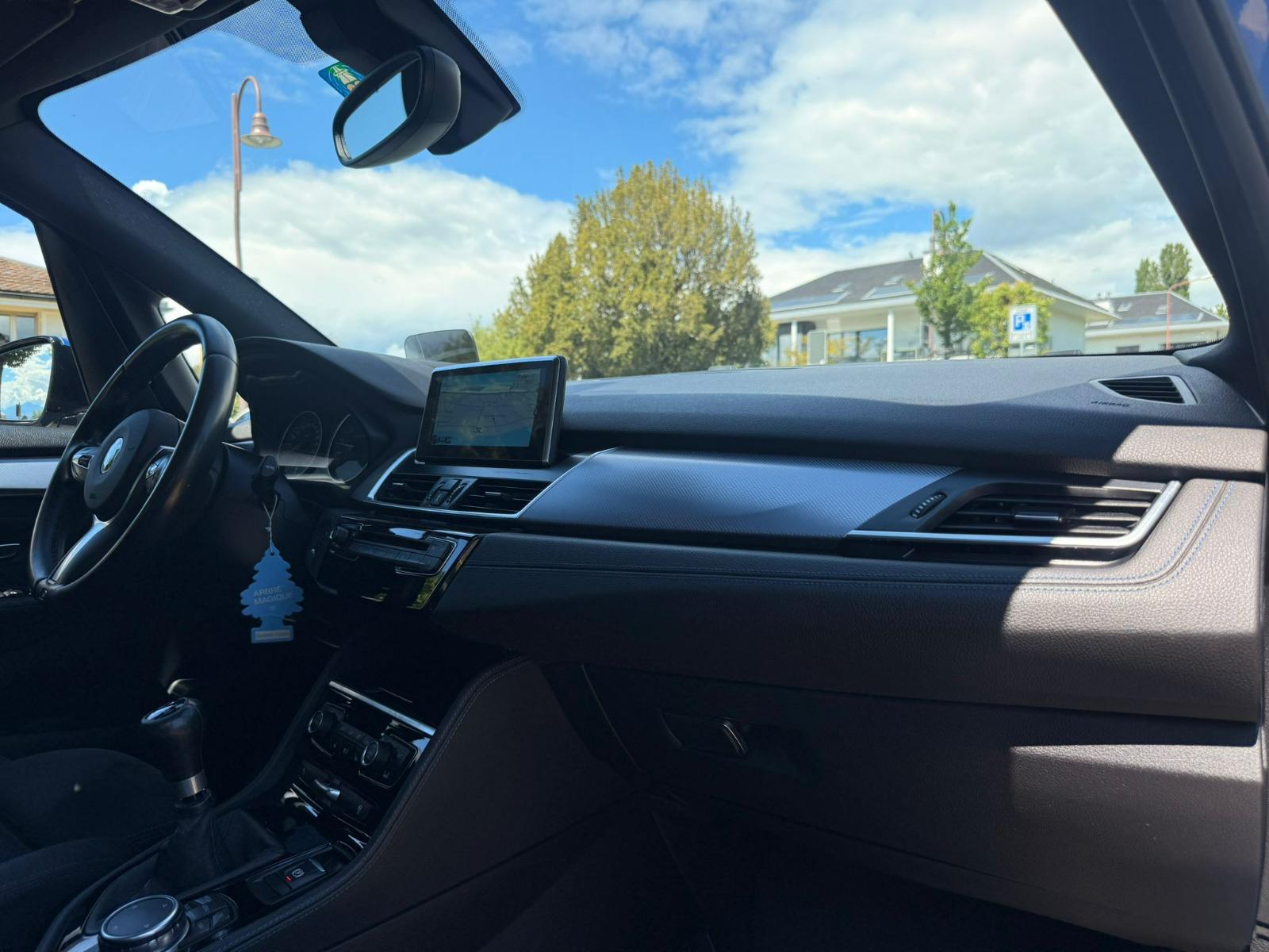 BMW 220i Active Tourer M Sport Line-image-12