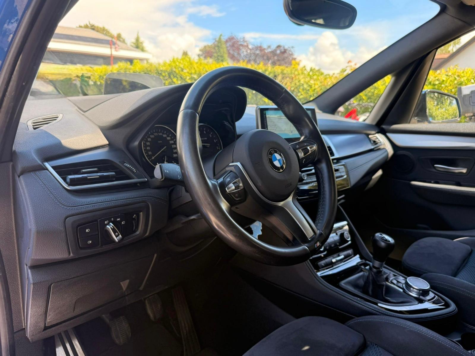 BMW 220i Active Tourer M Sport Line-image-10