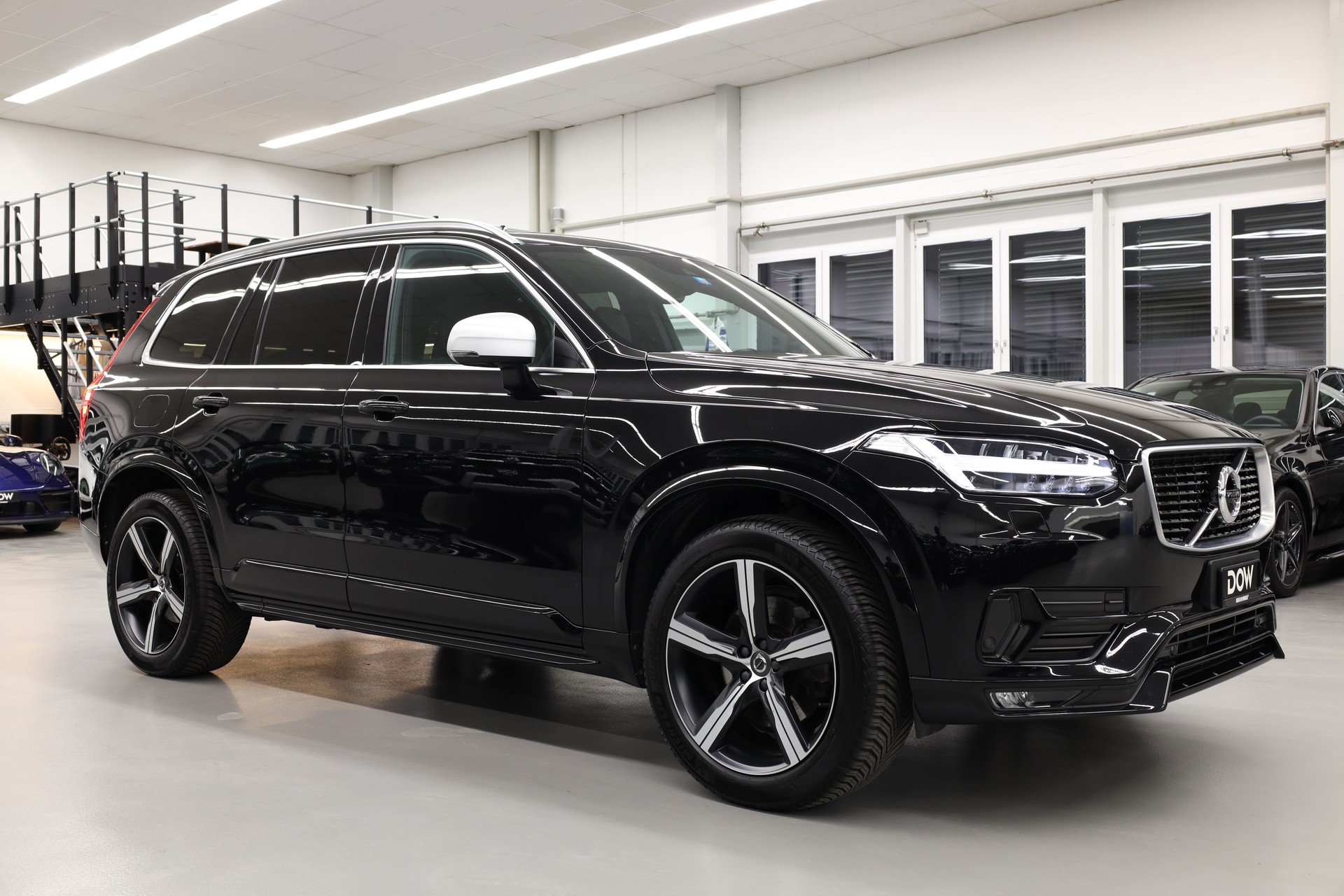 VOLVO XC90 2.0 T6 R-Design 7P. AWD-showroom-element-1