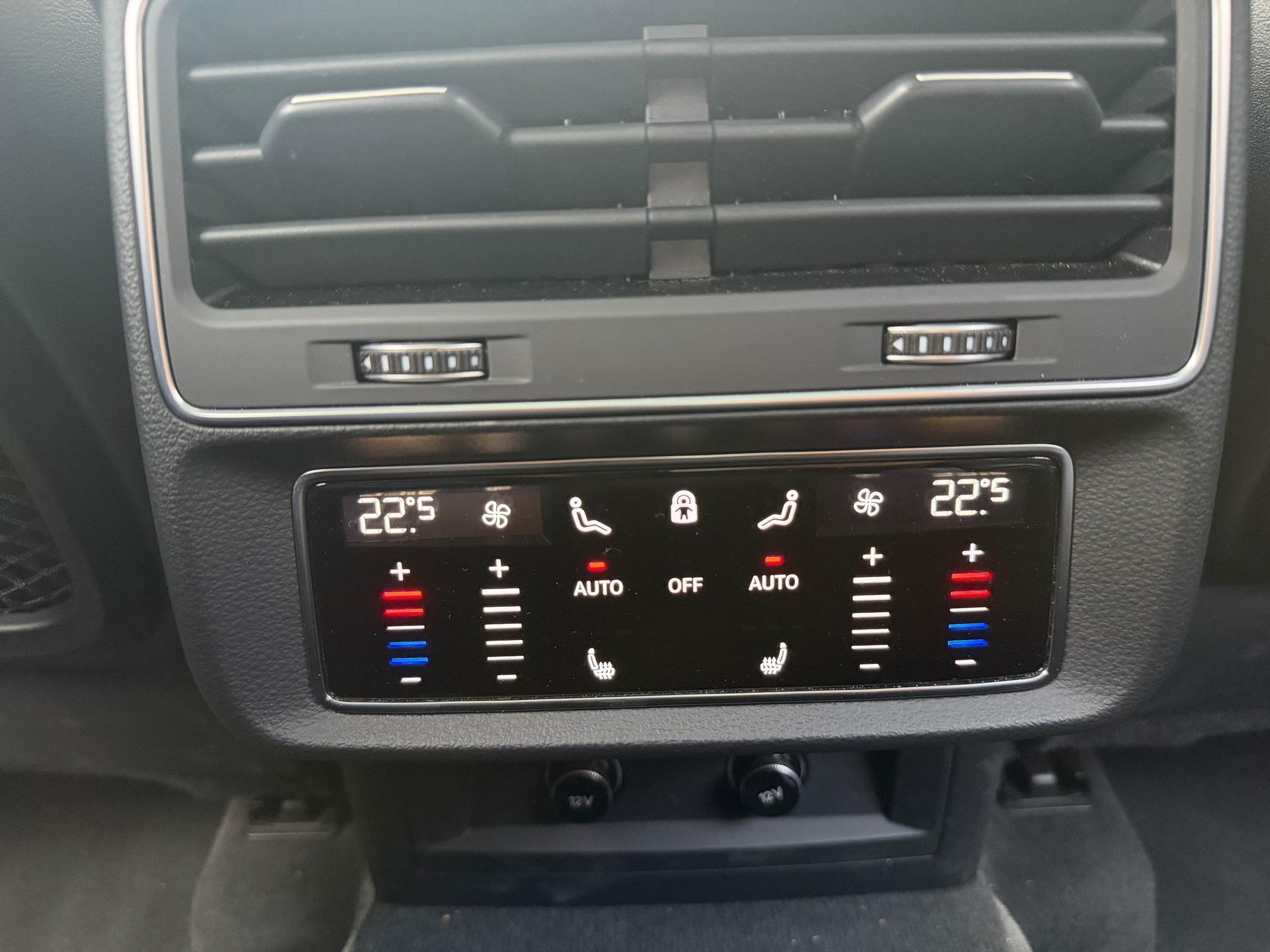 AUDI SQ7 TFSI quattro tiptronic-image-16