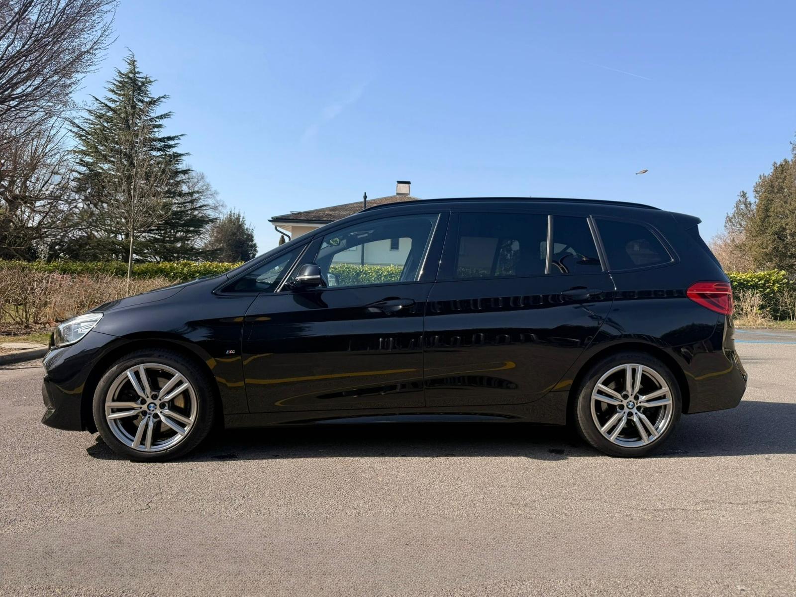 BMW 220d xDrive Gran Tourer Steptronic M Sport *** 7 Places ***-showroom-element-2