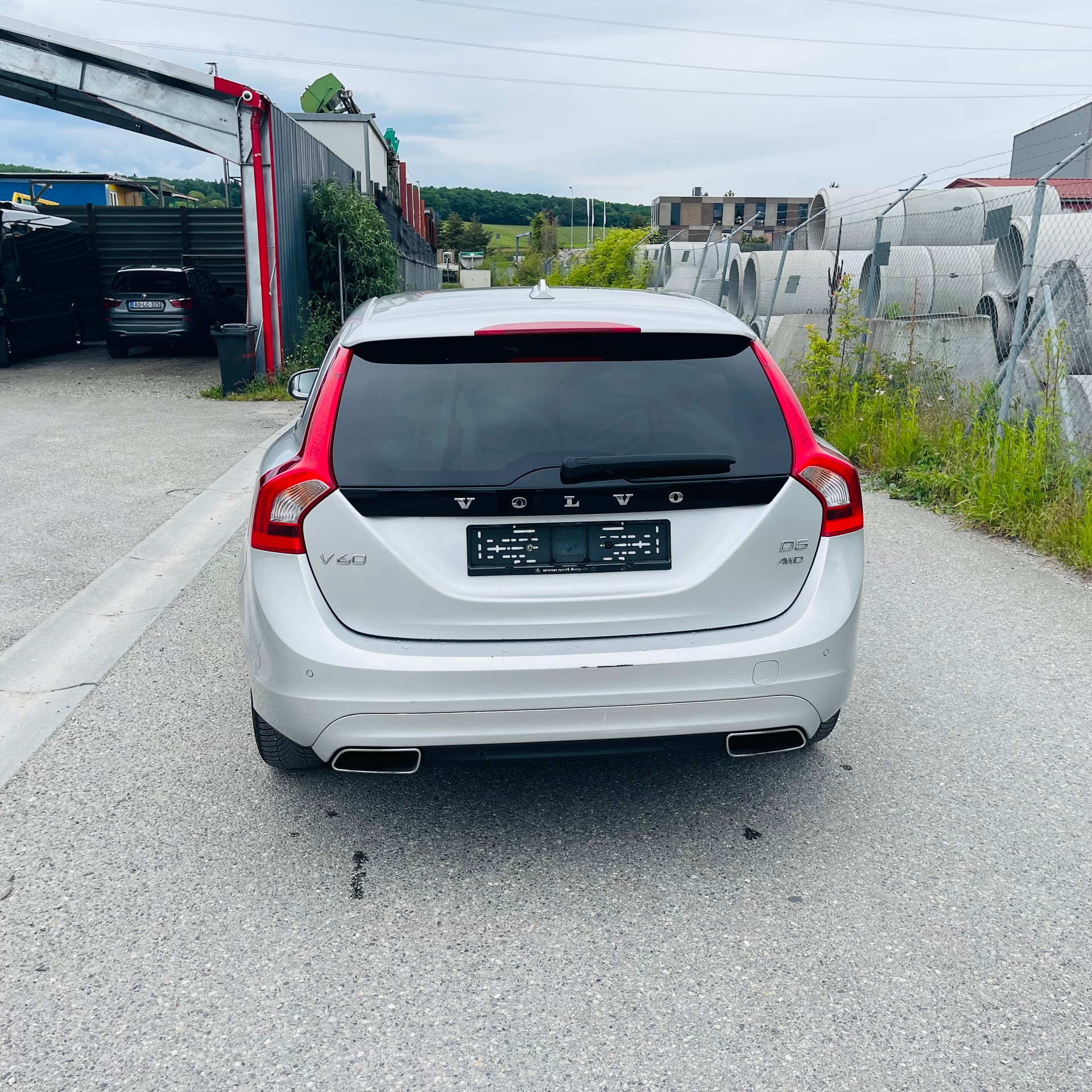 VOLVO V60 D5 AWD Momentum Geartronic-image-5
