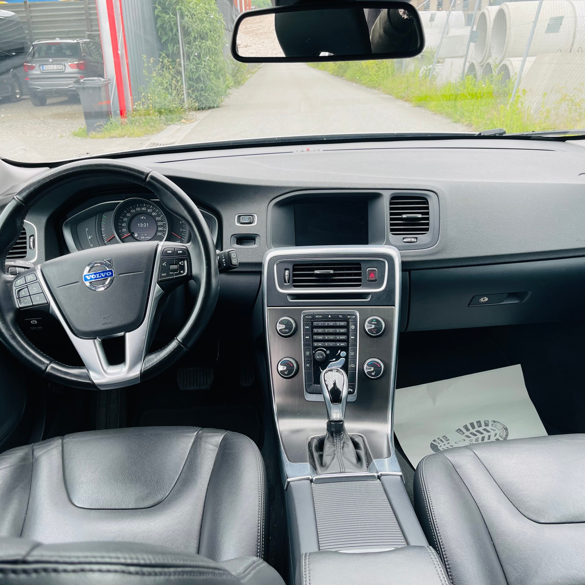 VOLVO V60 D5 AWD Momentum Geartronic-image-7
