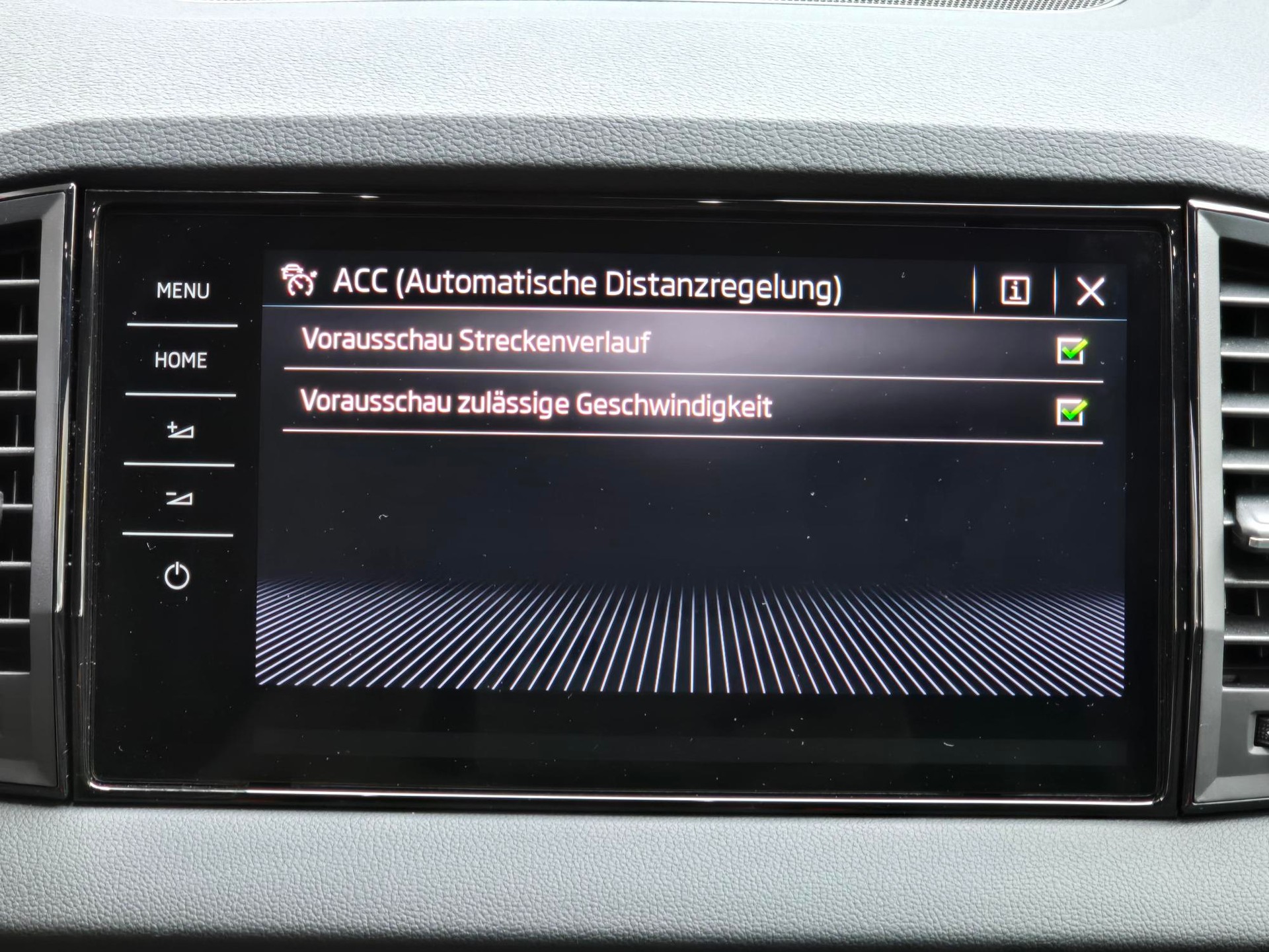 SKODA Karoq 2.0 TSI SportLine 4x4 DSG-image-11