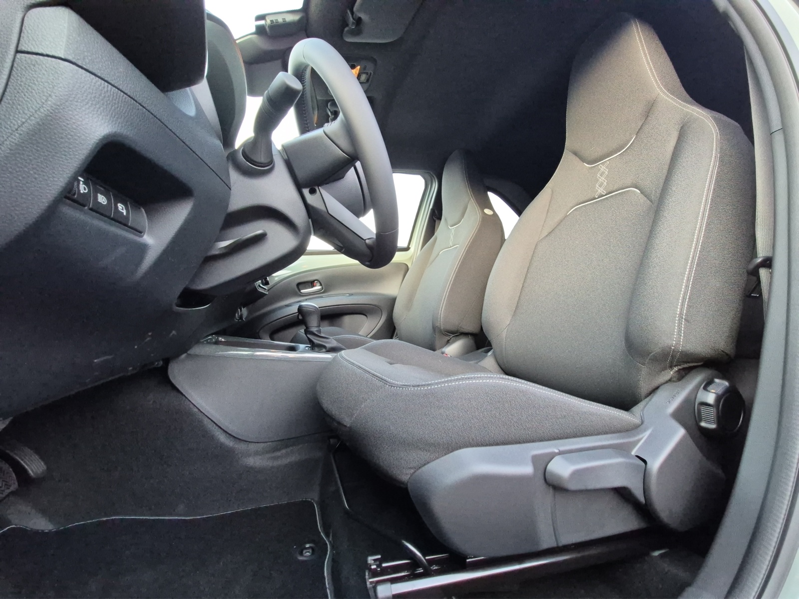TOYOTA Aygo X 1.5 VVT-i HSD Trend-image-4