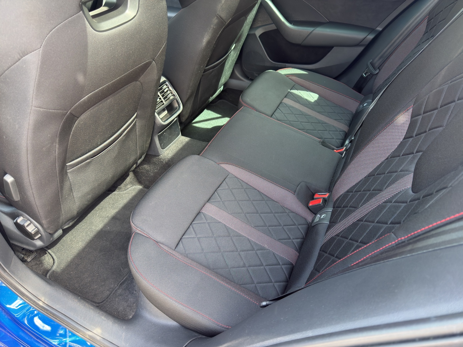 SKODA Octavia Combi 2.0 TDI DSG RS 4x4-image-11