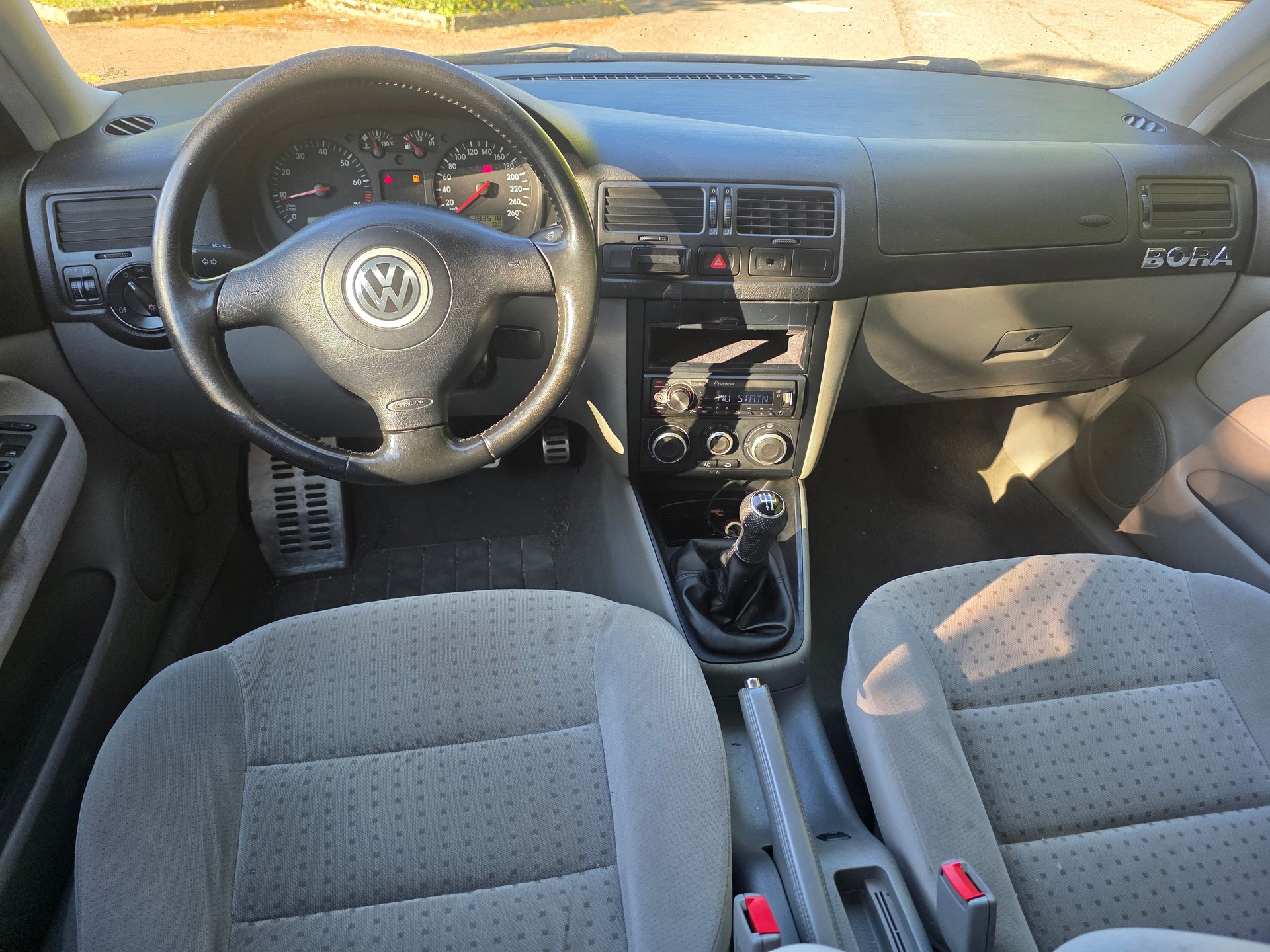 VW Bora 1.6-image-5