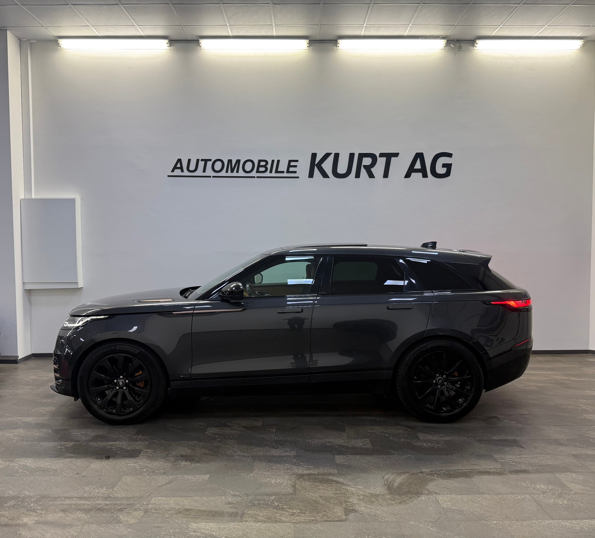LAND ROVER Range Rover Velar R-Dynamic D 300 S Automatic-image-2
