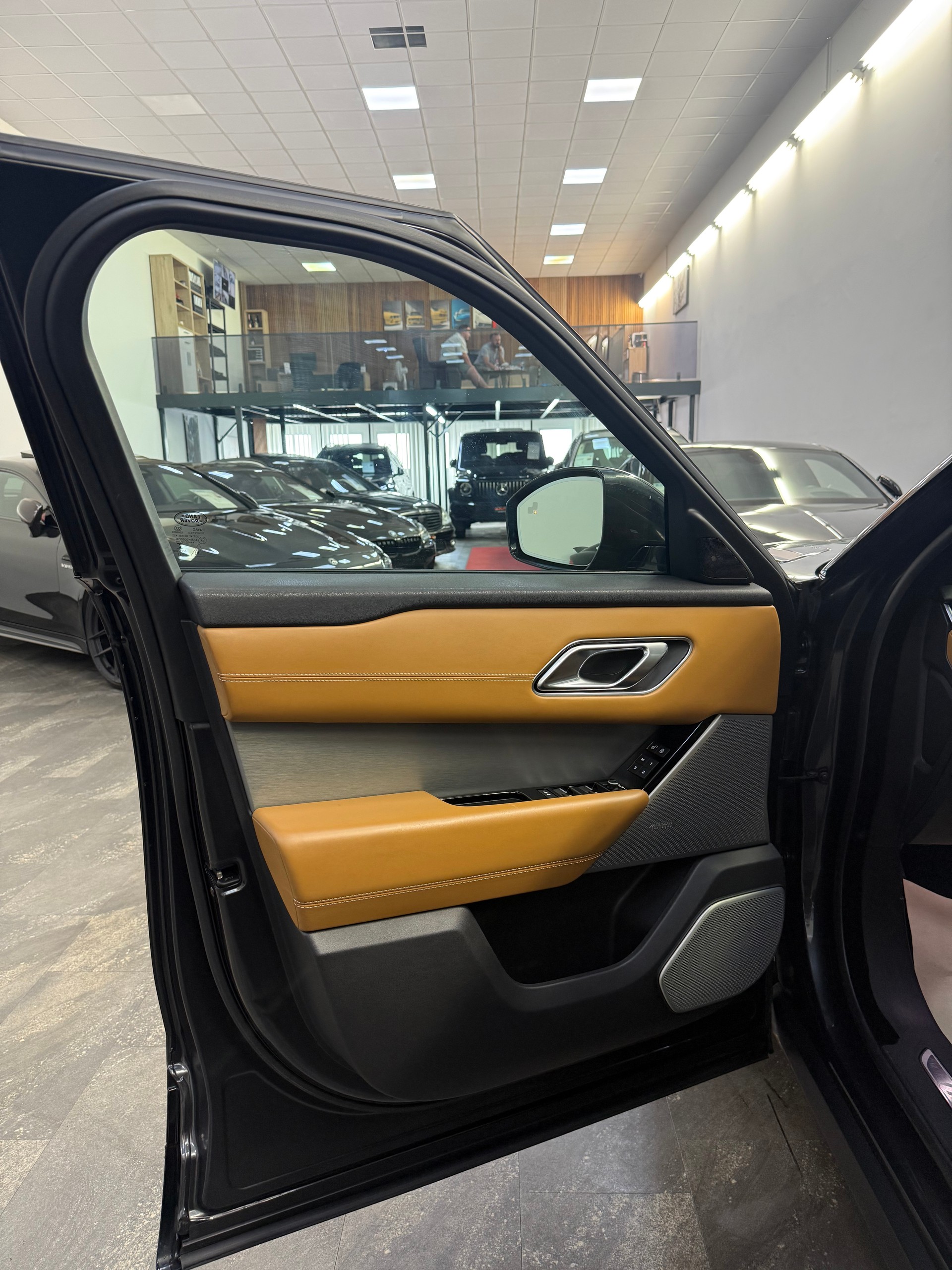 LAND ROVER Range Rover Velar R-Dynamic D 300 S Automatic-image-15