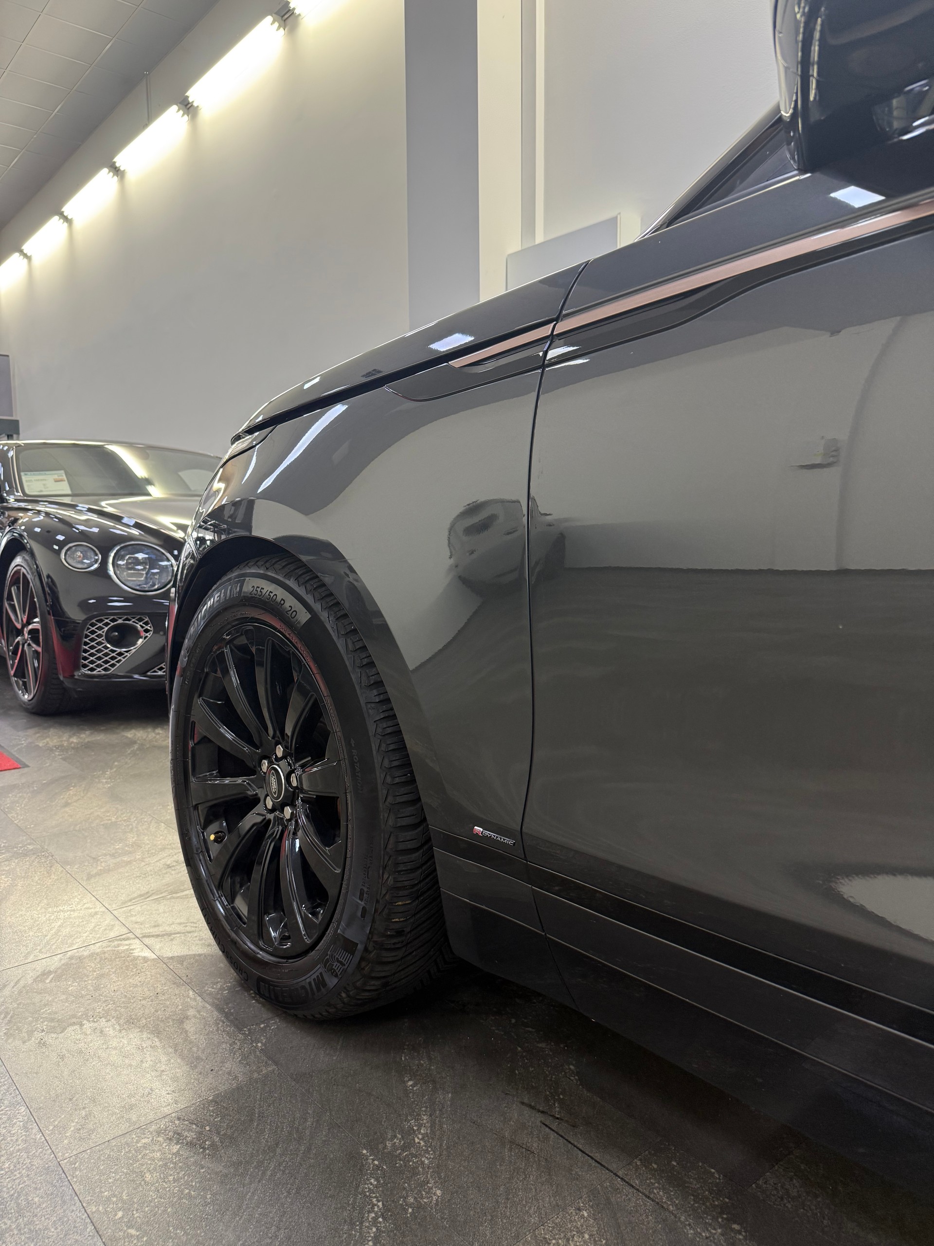 LAND ROVER Range Rover Velar R-Dynamic D 300 S Automatic-image-3