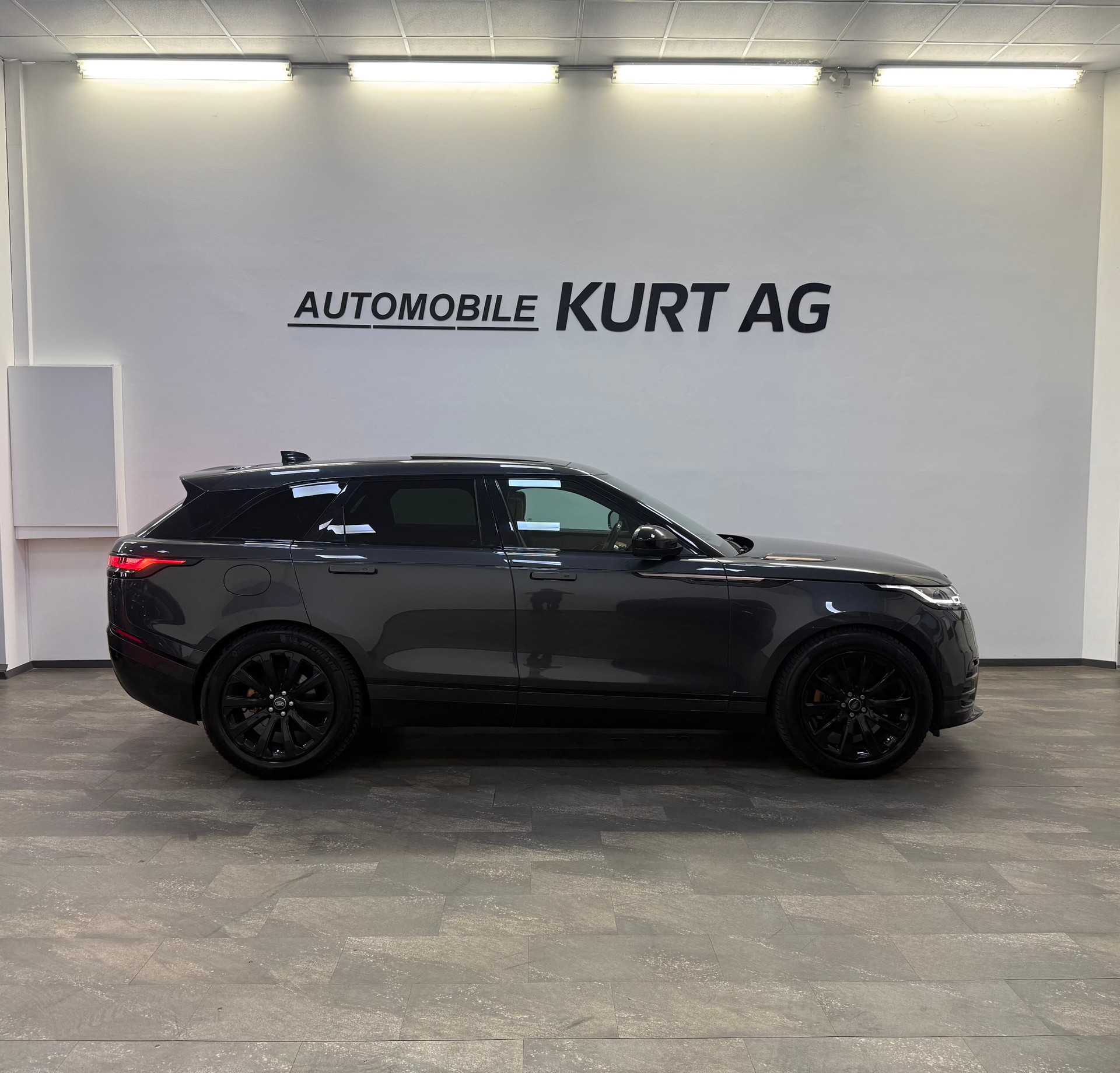 LAND ROVER Range Rover Velar R-Dynamic D 300 S Automatic-image-4