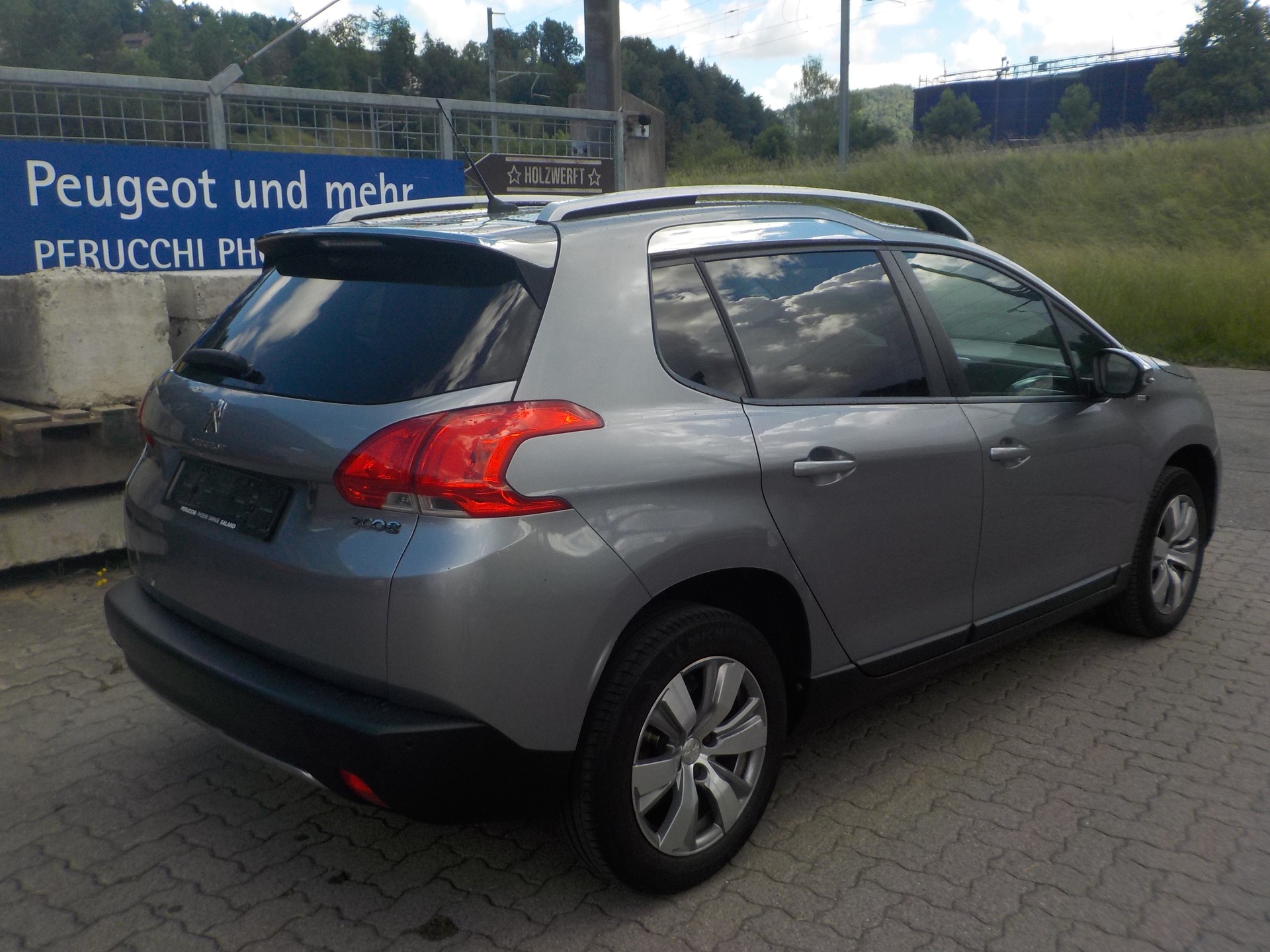 PEUGEOT 2008 1.2 VTI Style-image-3