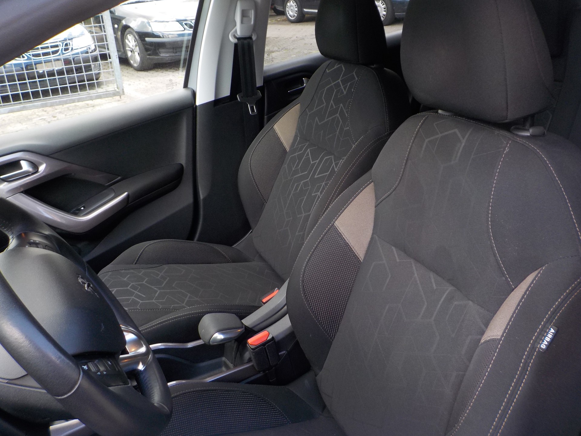 PEUGEOT 2008 1.2 VTI Style-image-8