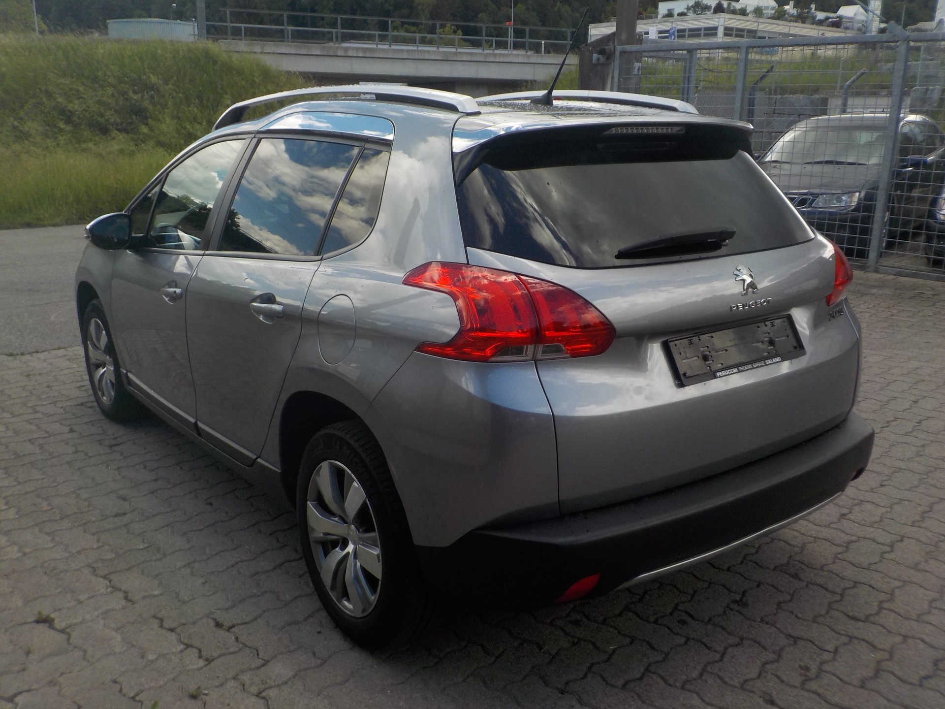PEUGEOT 2008 1.2 VTI Style-image-2