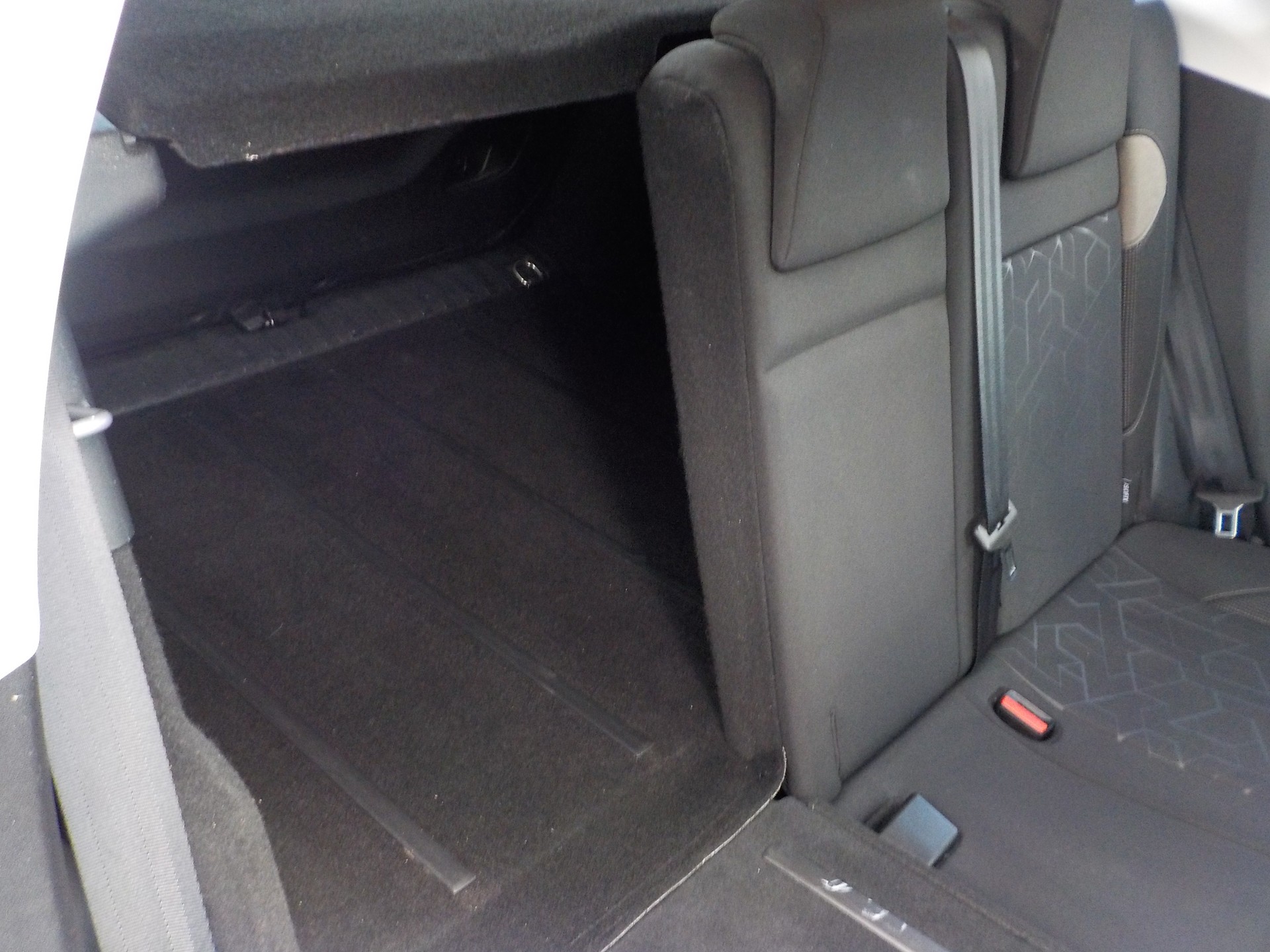 PEUGEOT 2008 1.2 VTI Style-image-6