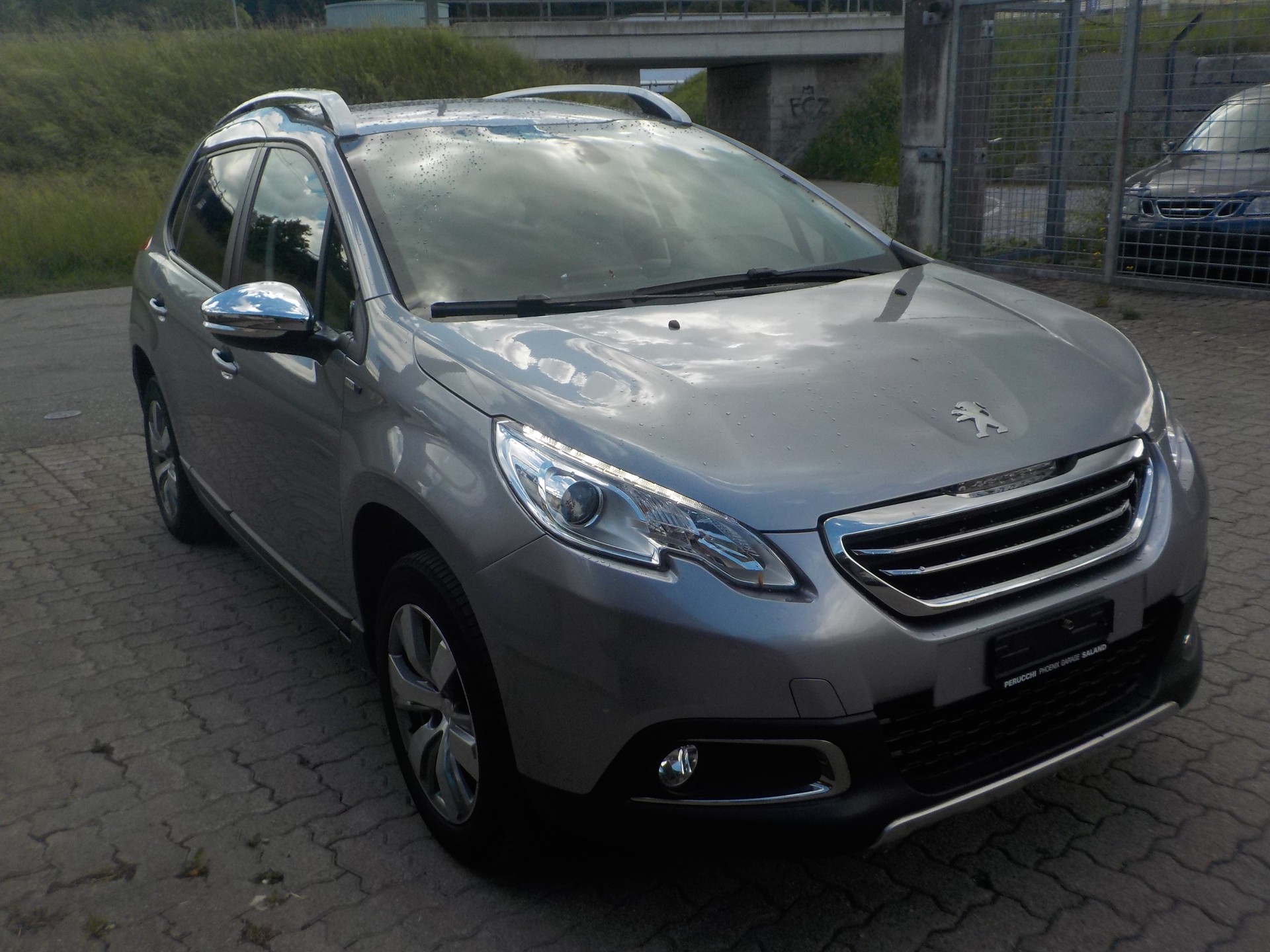 PEUGEOT 2008 1.2 VTI Style-image-1