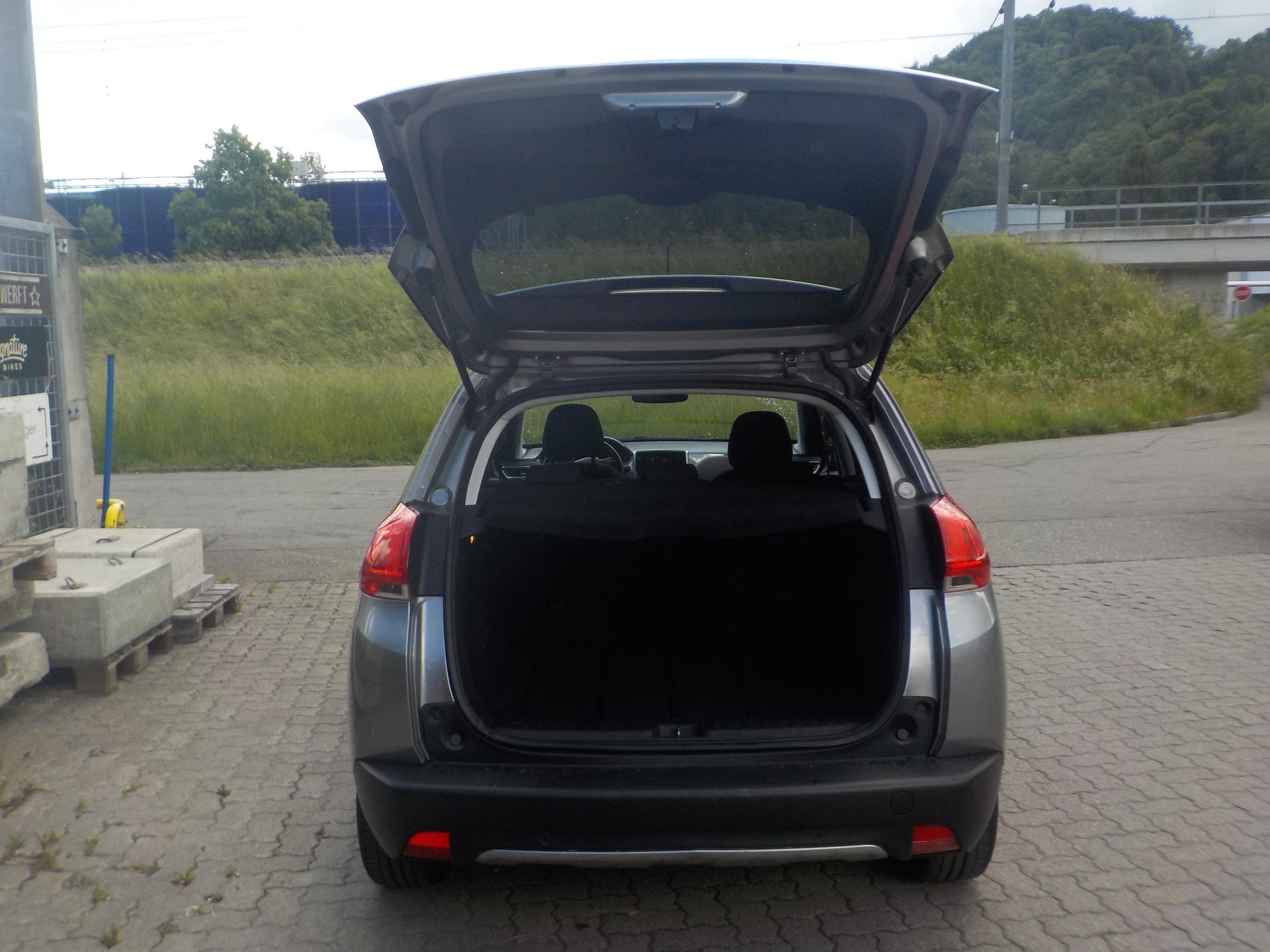 PEUGEOT 2008 1.2 VTI Style-image-4