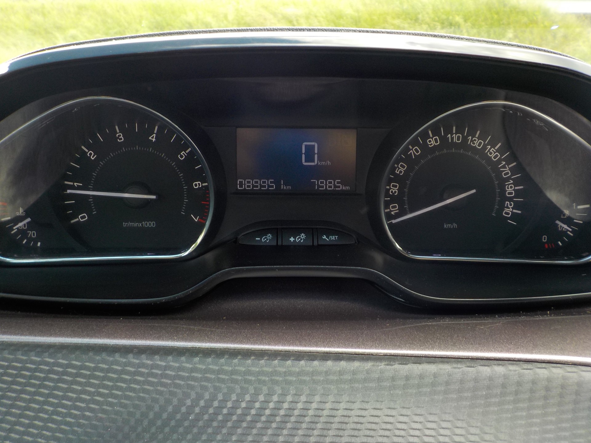 PEUGEOT 2008 1.2 VTI Style-image-9
