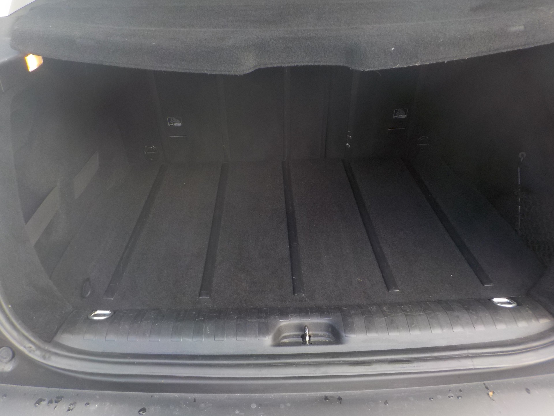 PEUGEOT 2008 1.2 VTI Style-image-5