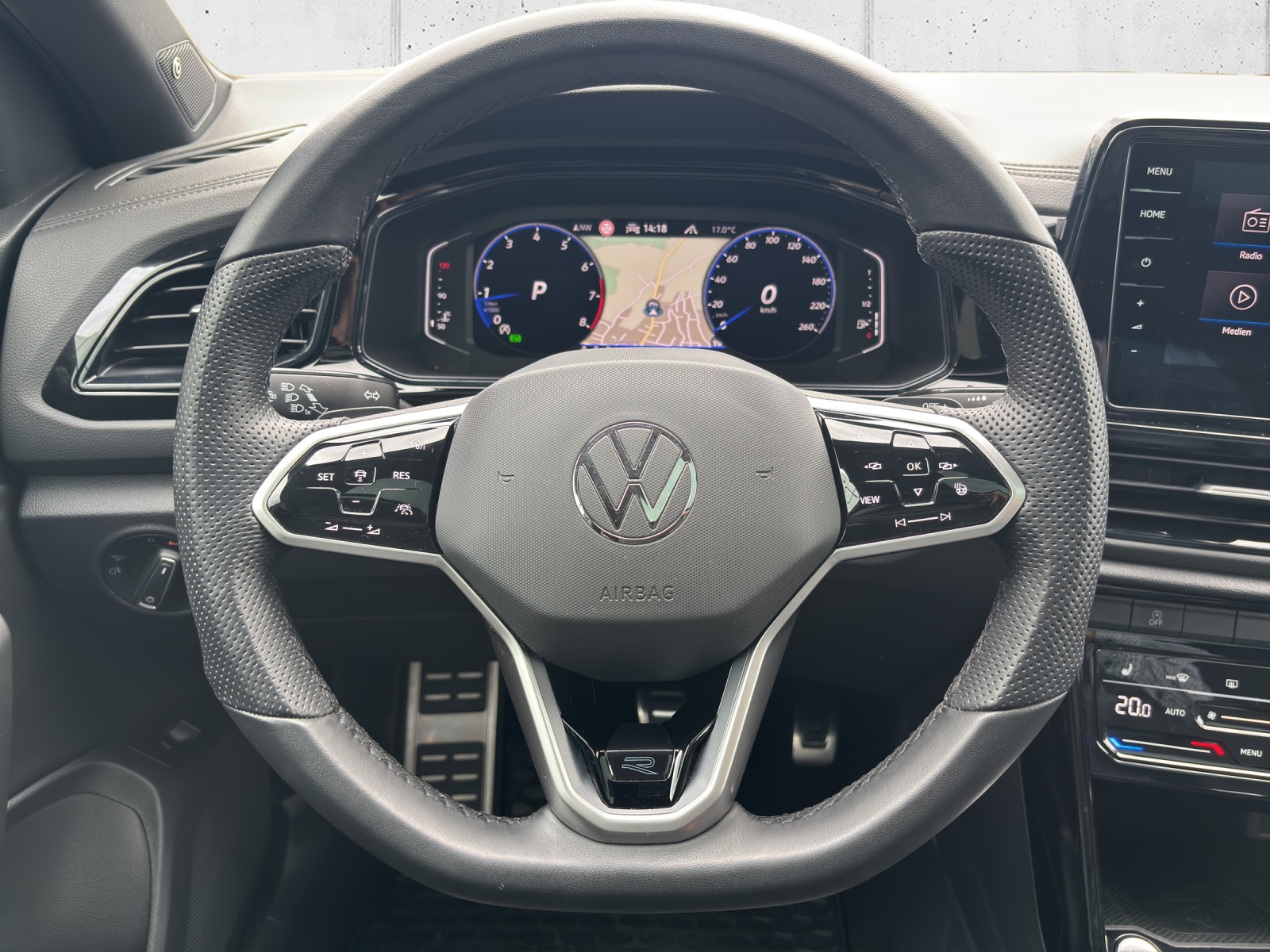VW New T-Roc 2.0 TSI R-Line DSG 4Motion mit AHK, Standheizung, Panorama-Ausstell-/Schiebedach & fortl. Werksgarantie-image-13