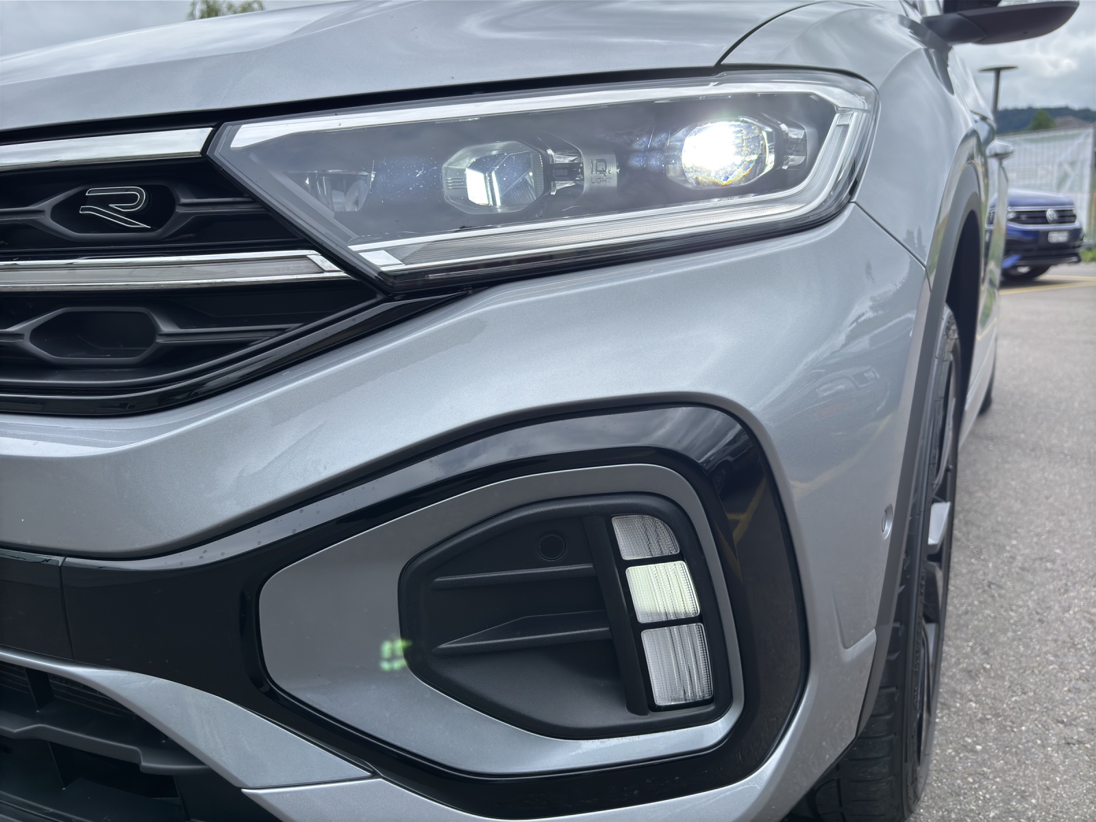 VW New T-Roc 2.0 TSI R-Line DSG 4Motion mit AHK, Standheizung, Panorama-Ausstell-/Schiebedach & fortl. Werksgarantie-image-10
