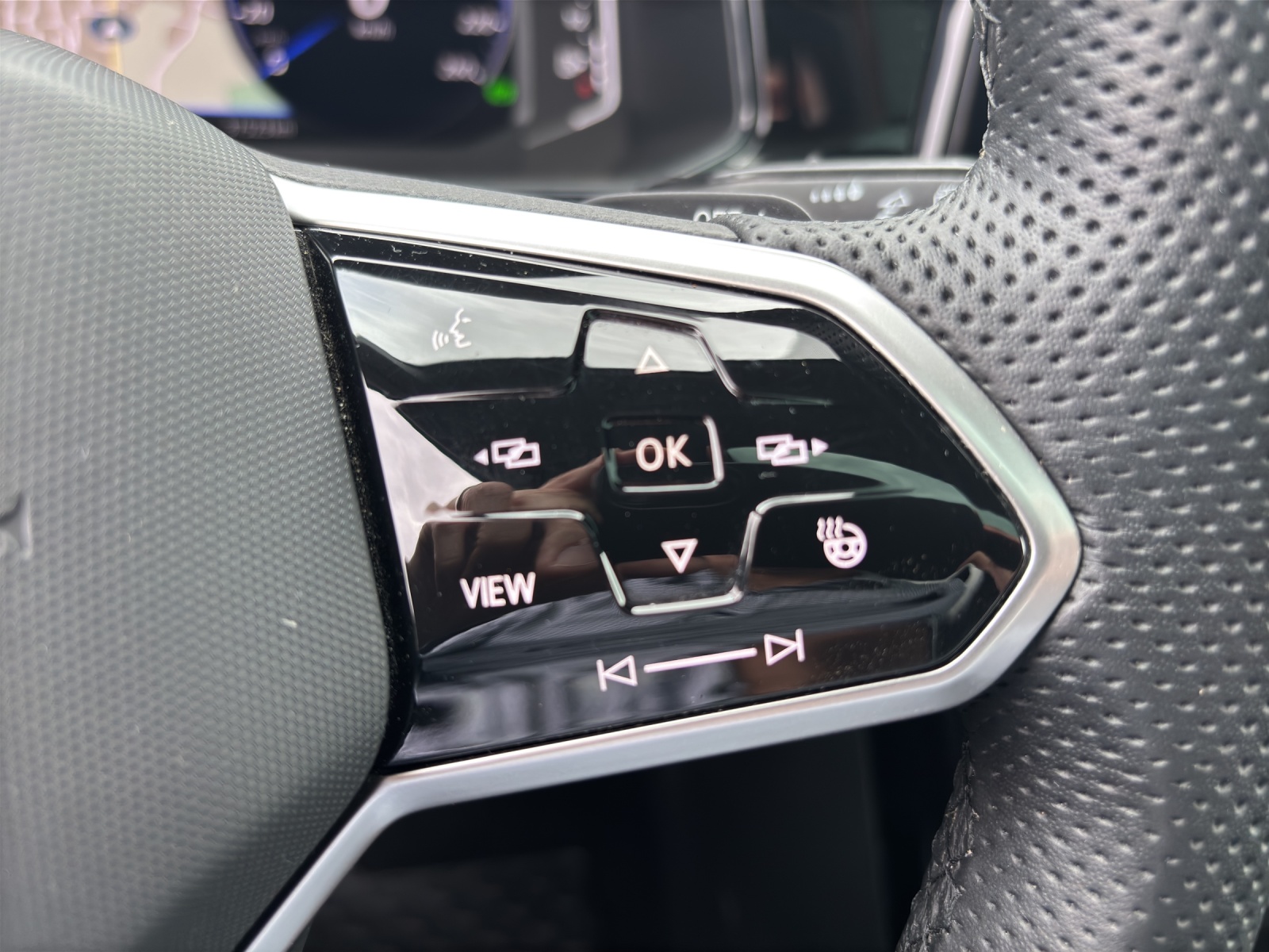 VW New T-Roc 2.0 TSI R-Line DSG 4Motion mit AHK, Standheizung, Panorama-Ausstell-/Schiebedach & fortl. Werksgarantie-image-15