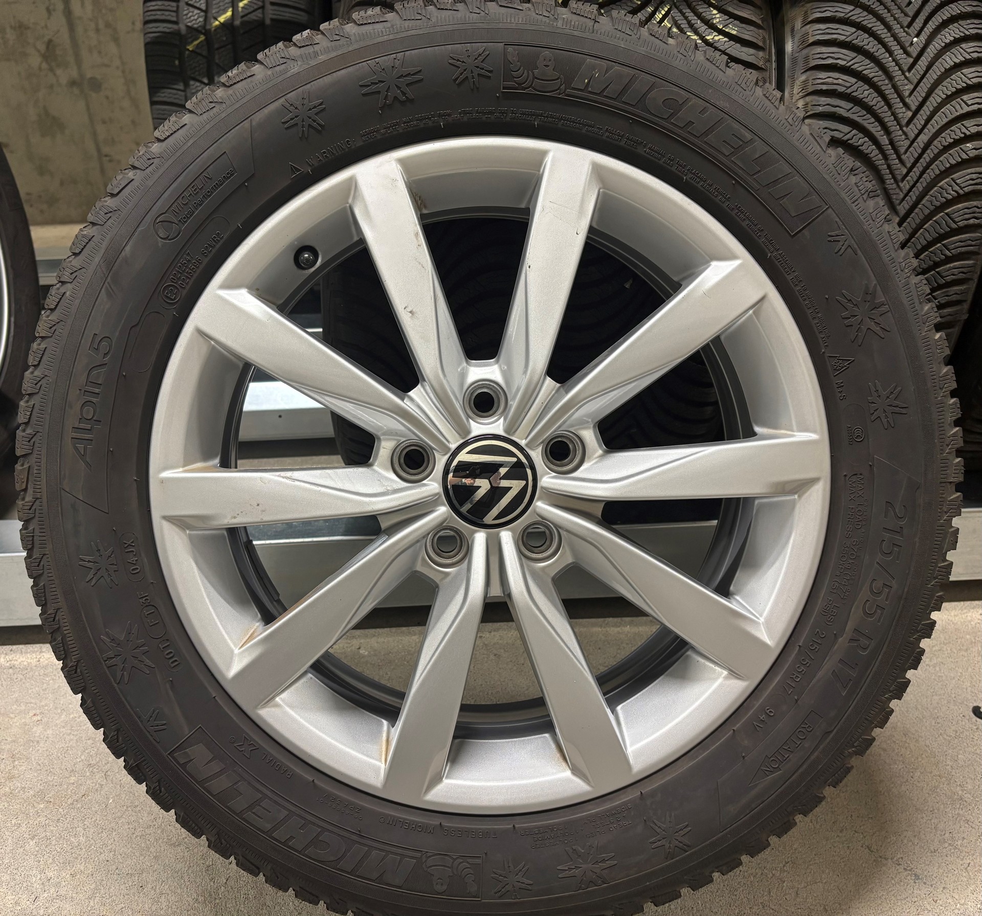 VW New T-Roc 2.0 TSI R-Line DSG 4Motion mit AHK, Standheizung, Panorama-Ausstell-/Schiebedach & fortl. Werksgarantie-image-32