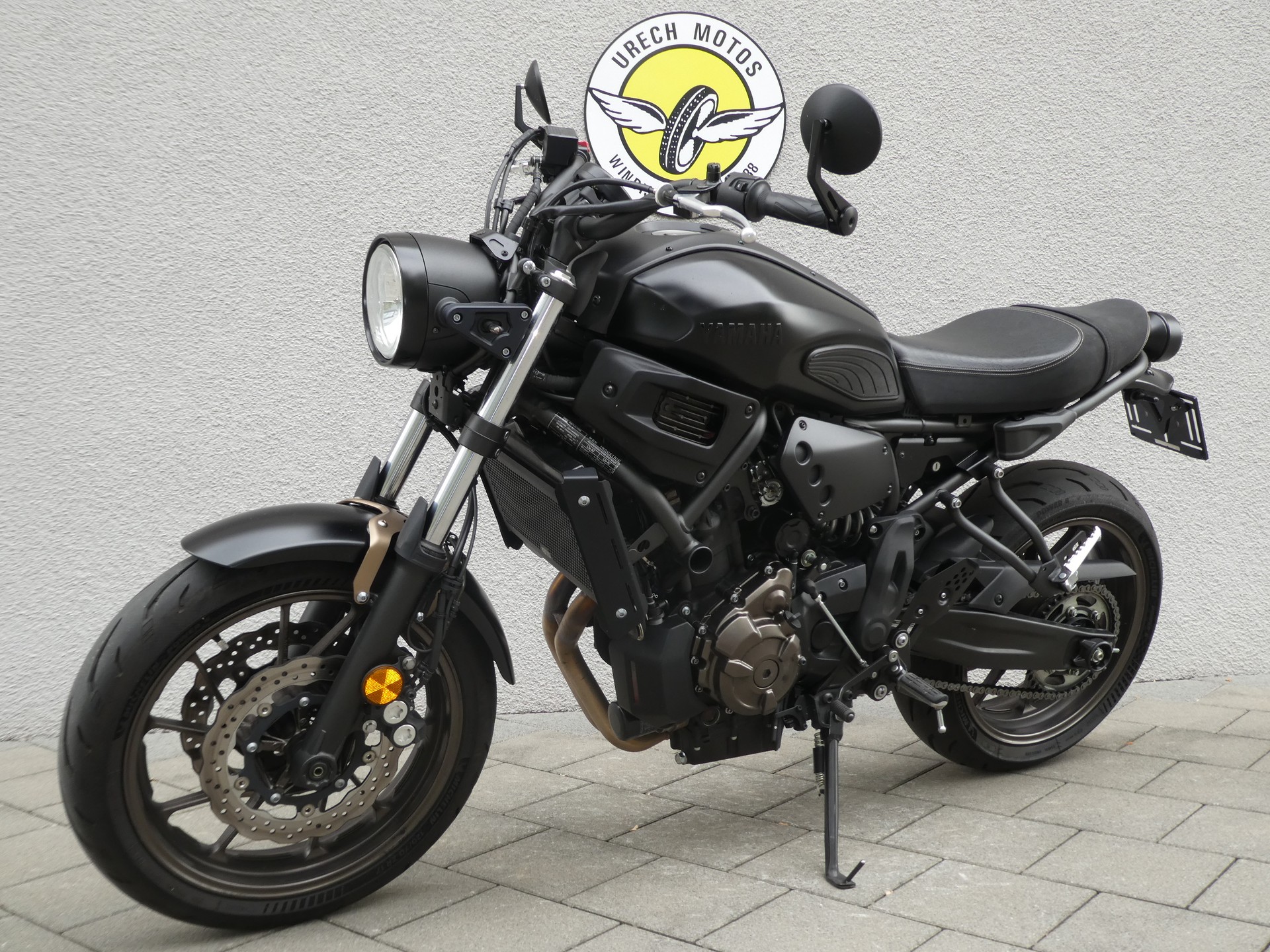 YAMAHA XSR 700-showroom-element-1