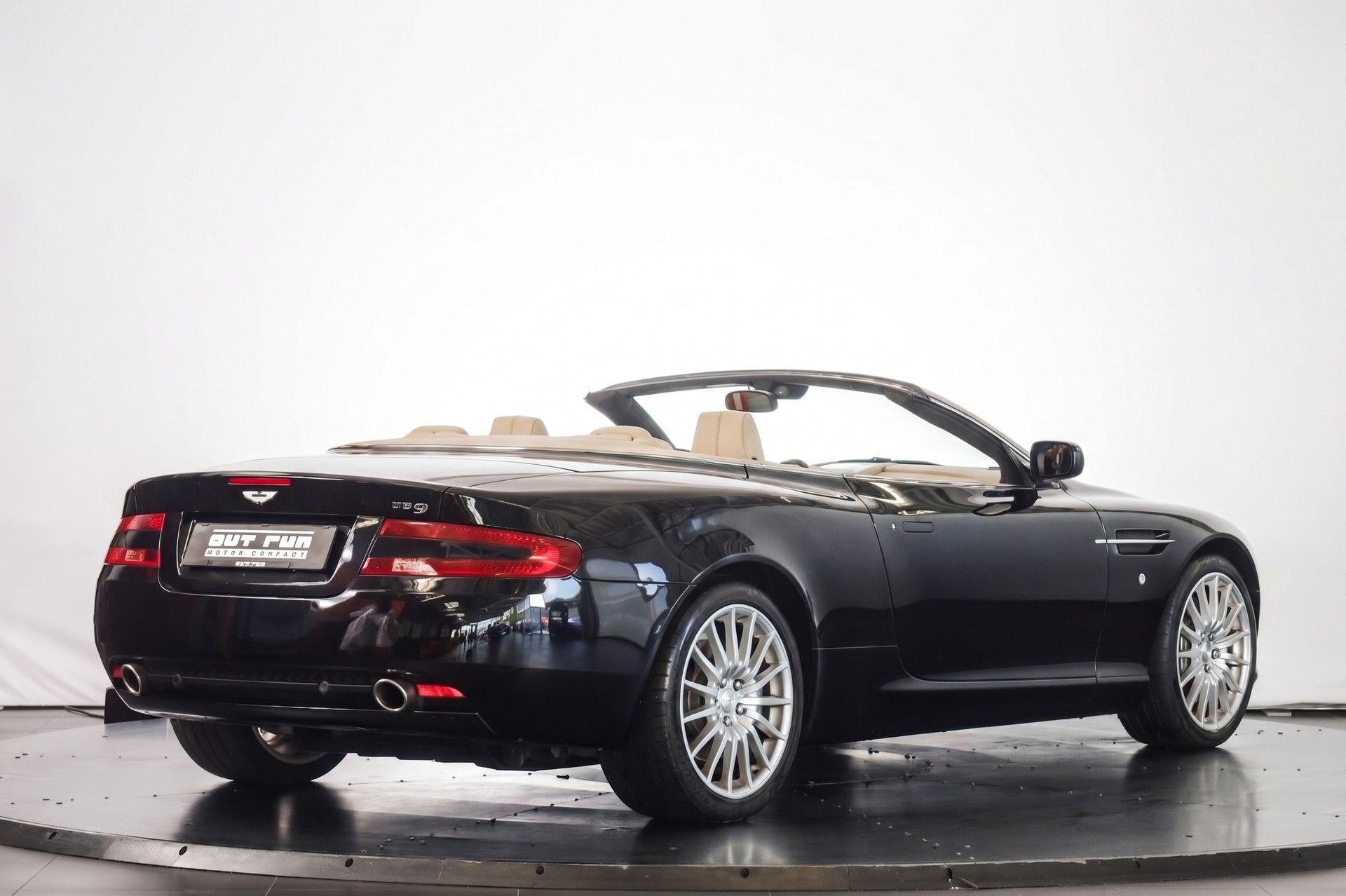ASTON MARTIN DB9 Volante Touchtronic 2-image-7