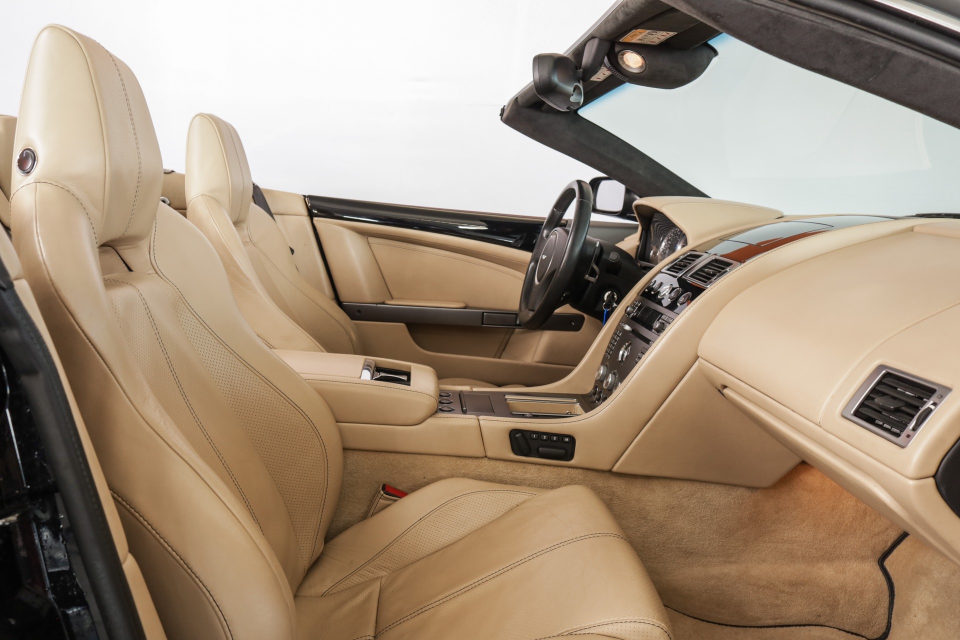 ASTON MARTIN DB9 Volante Touchtronic 2-image-11