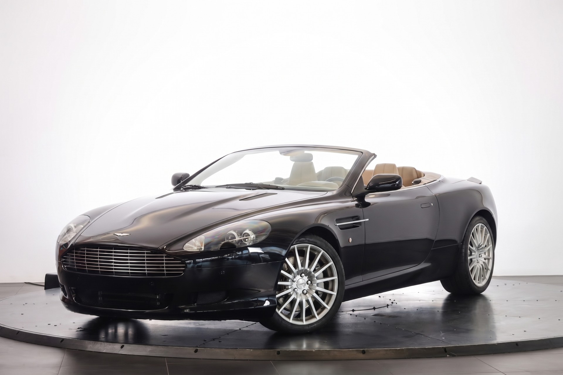 ASTON MARTIN DB9 Volante Touchtronic 2-showroom-element-1