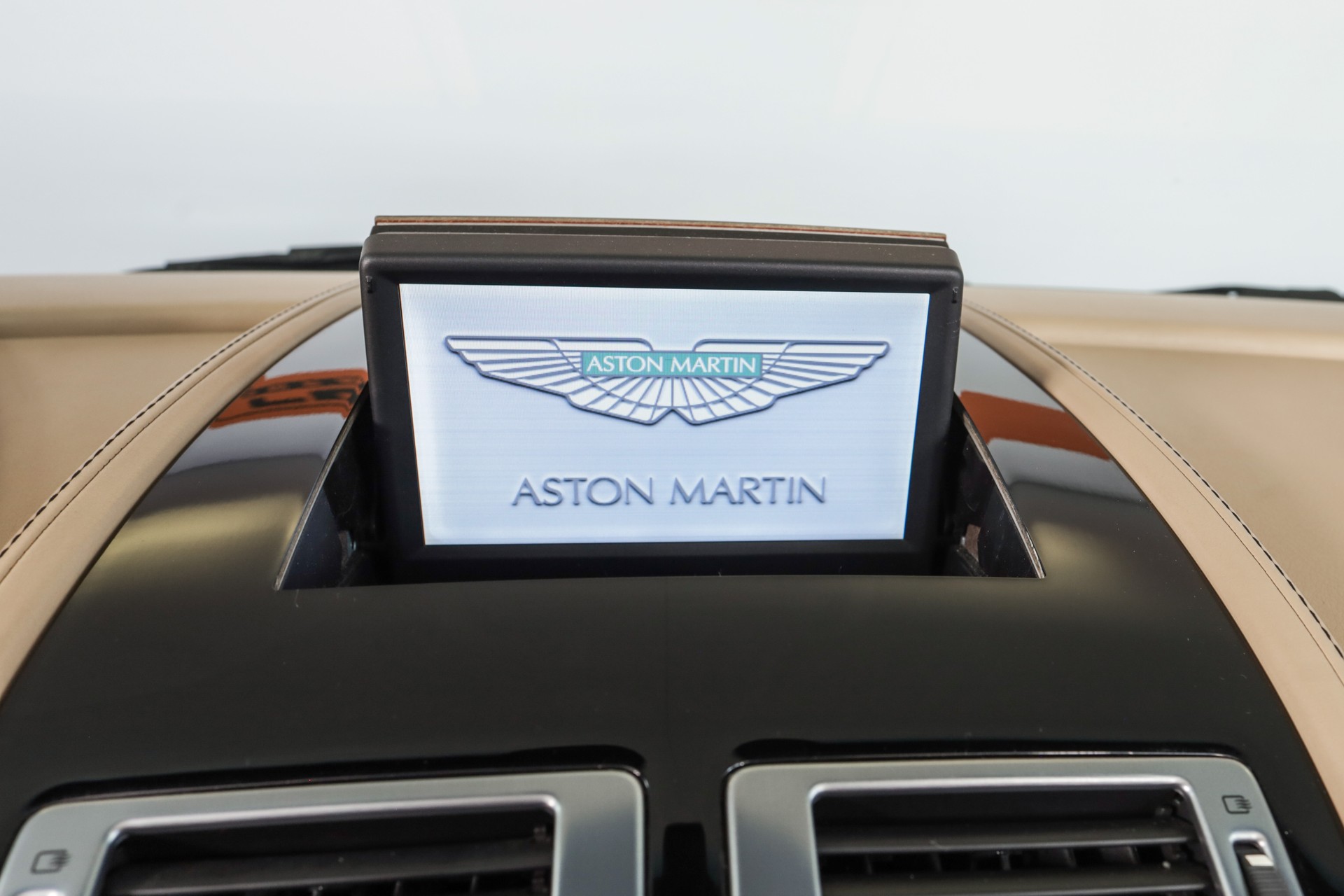 ASTON MARTIN DB9 Volante Touchtronic 2-image-17