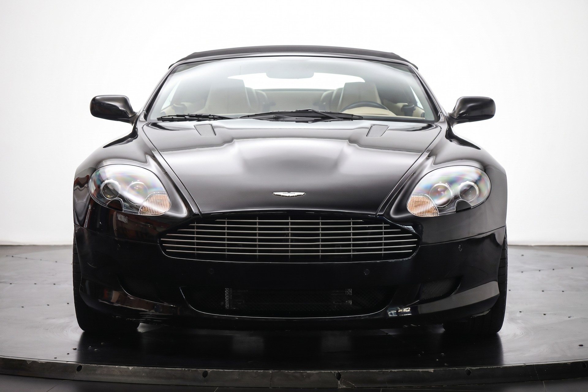 ASTON MARTIN DB9 Volante Touchtronic 2-showroom-element-2