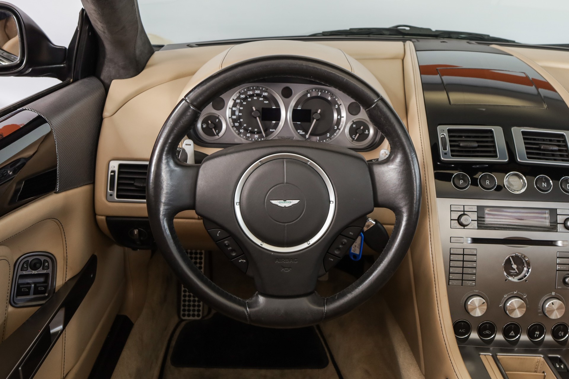 ASTON MARTIN DB9 Volante Touchtronic 2-image-15
