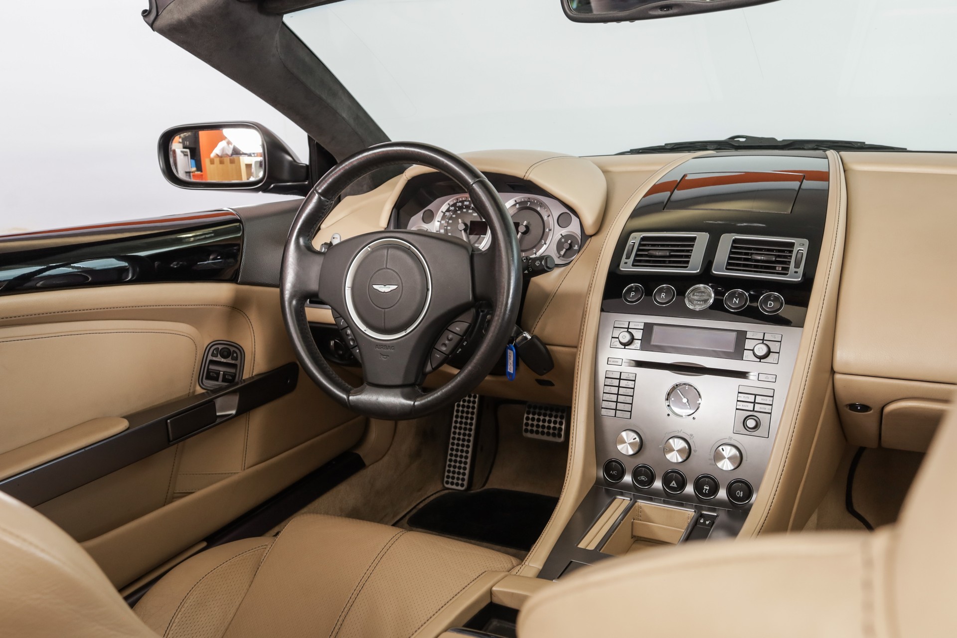 ASTON MARTIN DB9 Volante Touchtronic 2-image-10