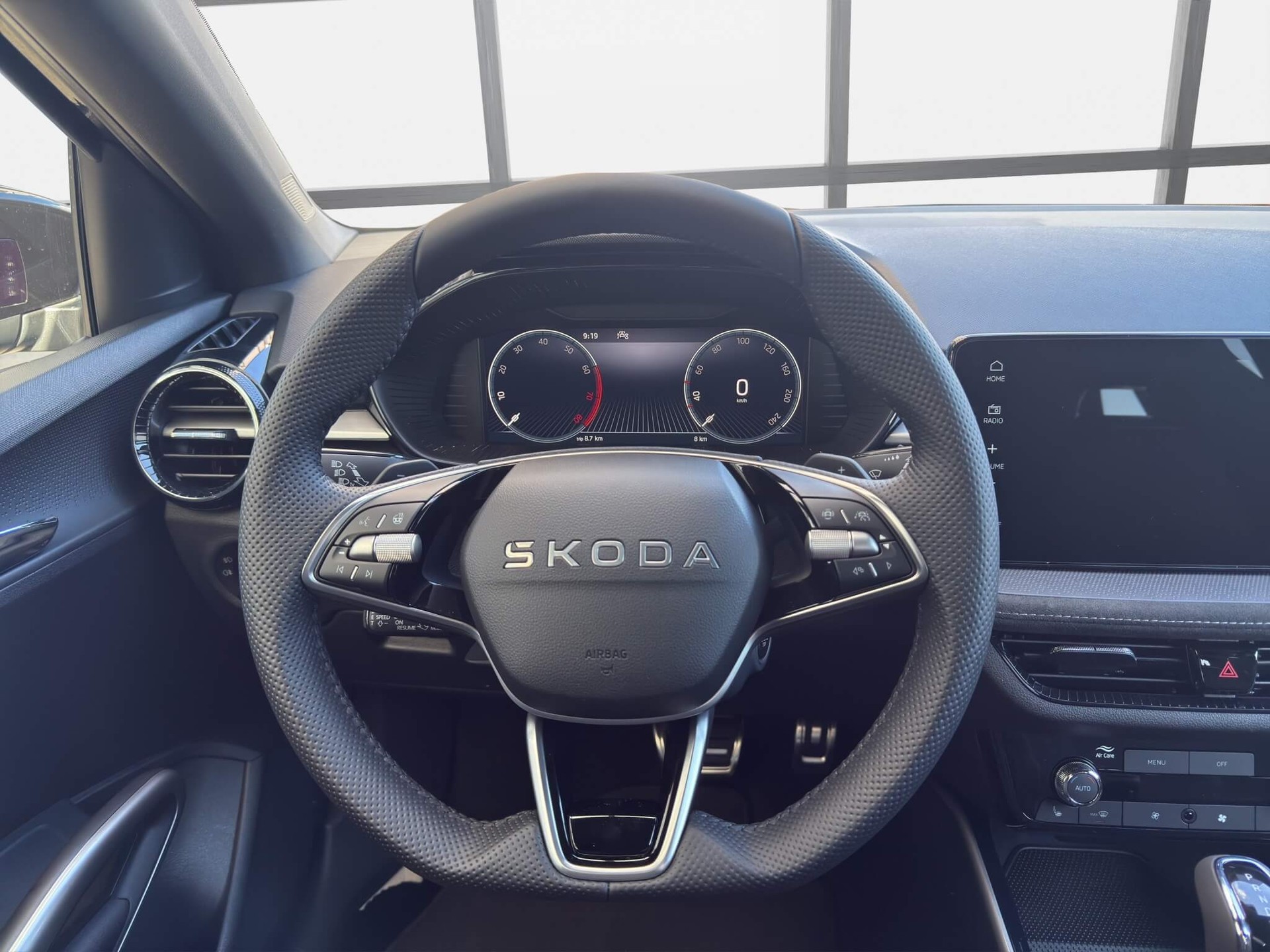 SKODA Fabia 1.5 TSI Dynamic DSG-image-8