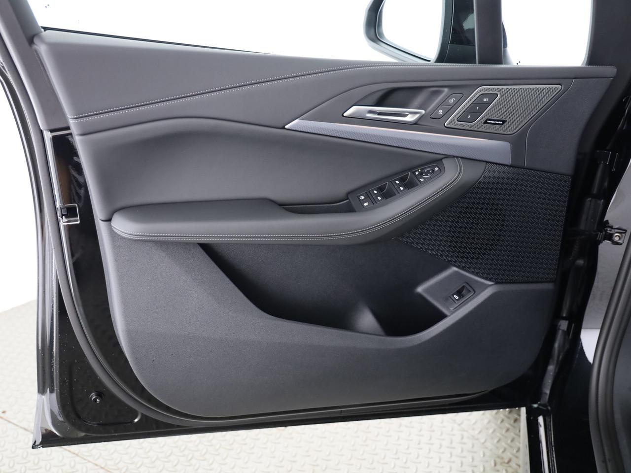 BMW 230e xDrive paddles Active Tourer-image-10
