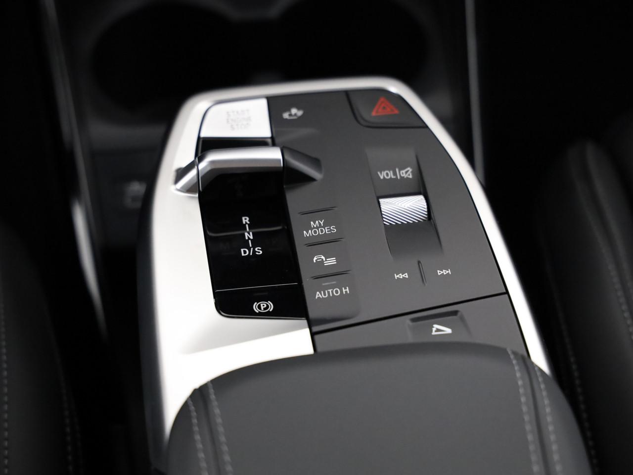 BMW 230e xDrive paddles Active Tourer-image-16